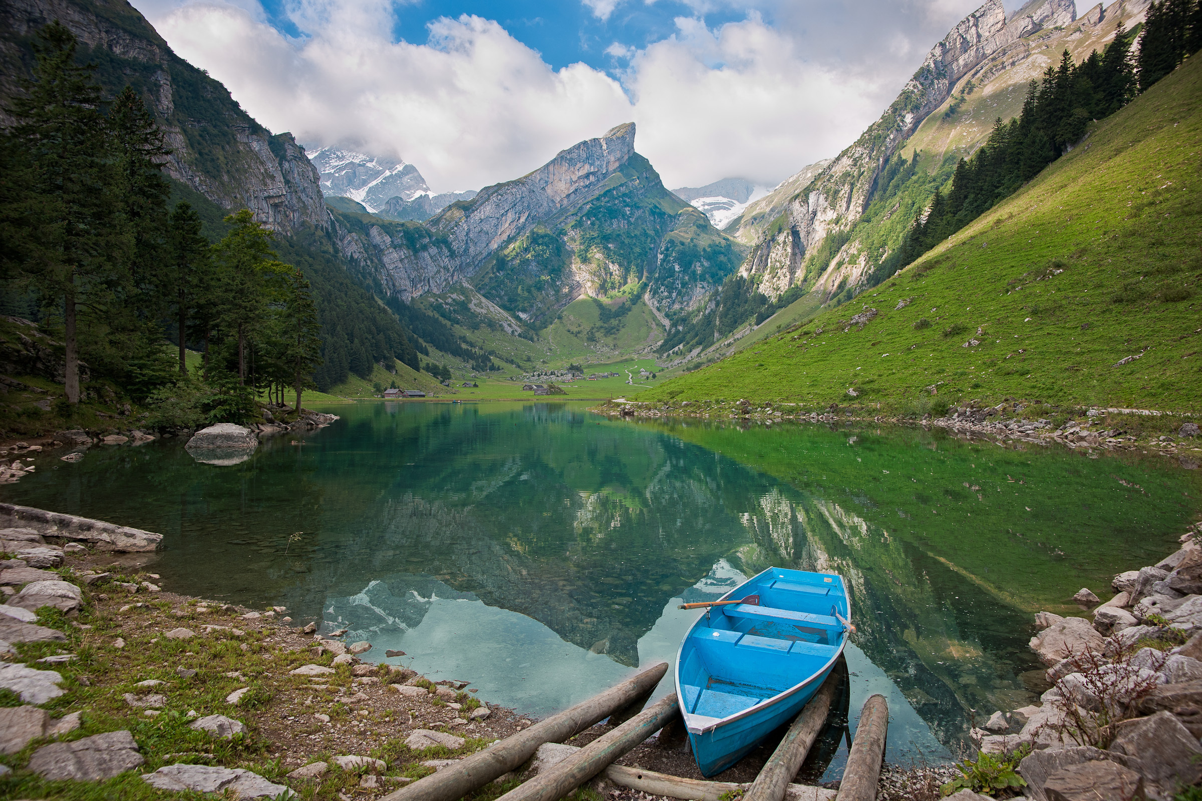 Лодка горы вода