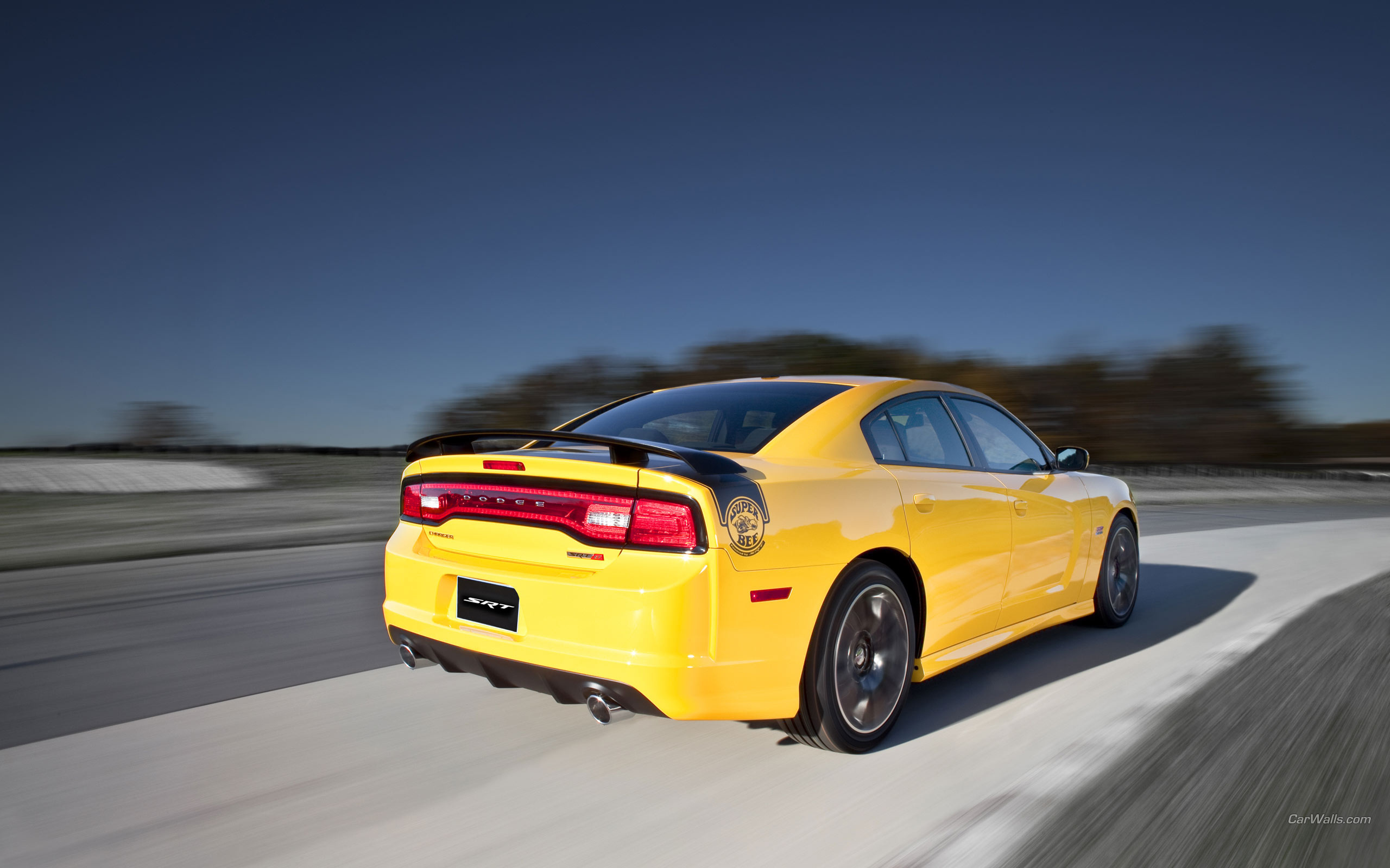 1с авто. Dodge Charger srt8 super Bee. Dodge Charger srt8. Машина Додж Чарджер СРТ 8. Машина Додж Чарджер СРТ.