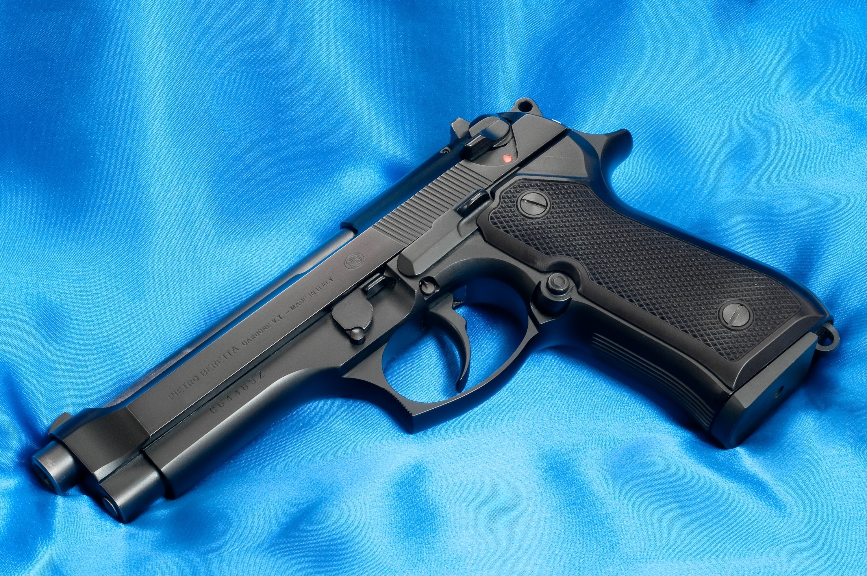 Все пистолеты. Беретта 92. Пистолет Beretta 92f. Беретта 92 9х19. Пистолет Беретта 92.