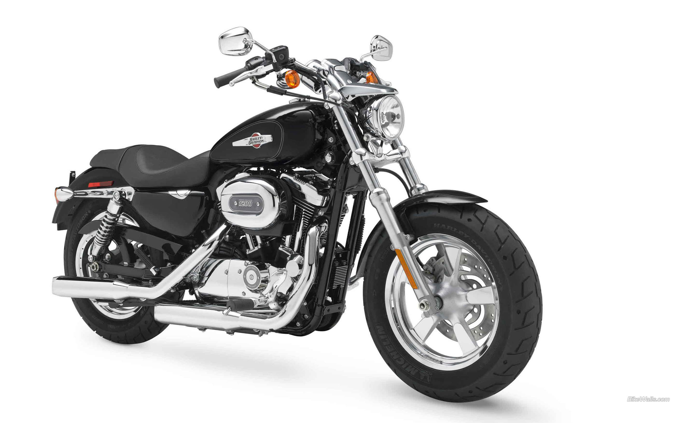 Harley Davidson Sportster 1200 девушка