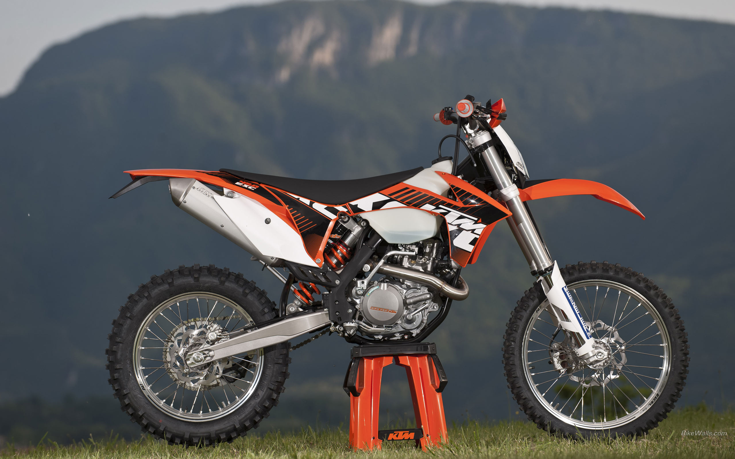 KTM 500 EXC F В красивом пластике