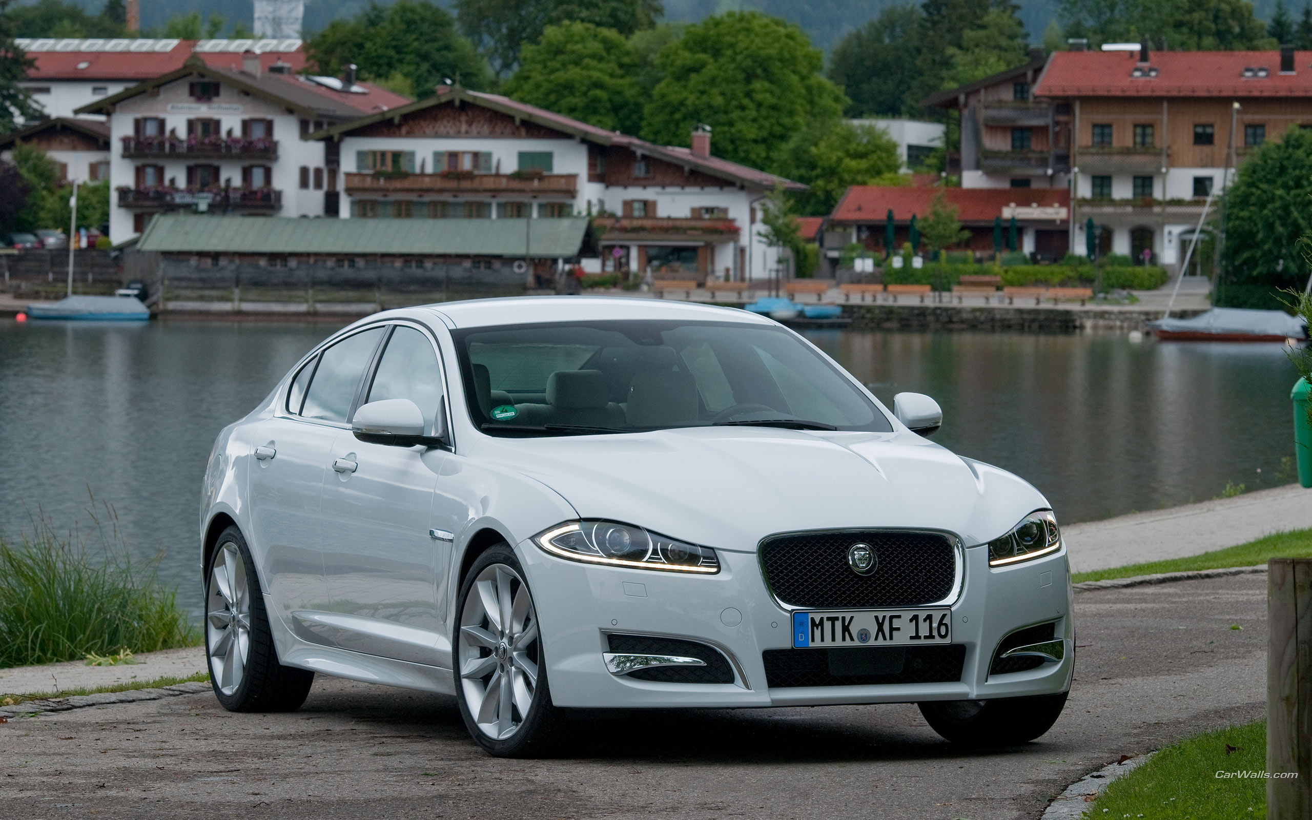 Автомобили 2012 года фото. Ягуар XF 2011. Jaguar XF 2012. Jaguar XF 3.0 Diesel. Ягуар XF 1.