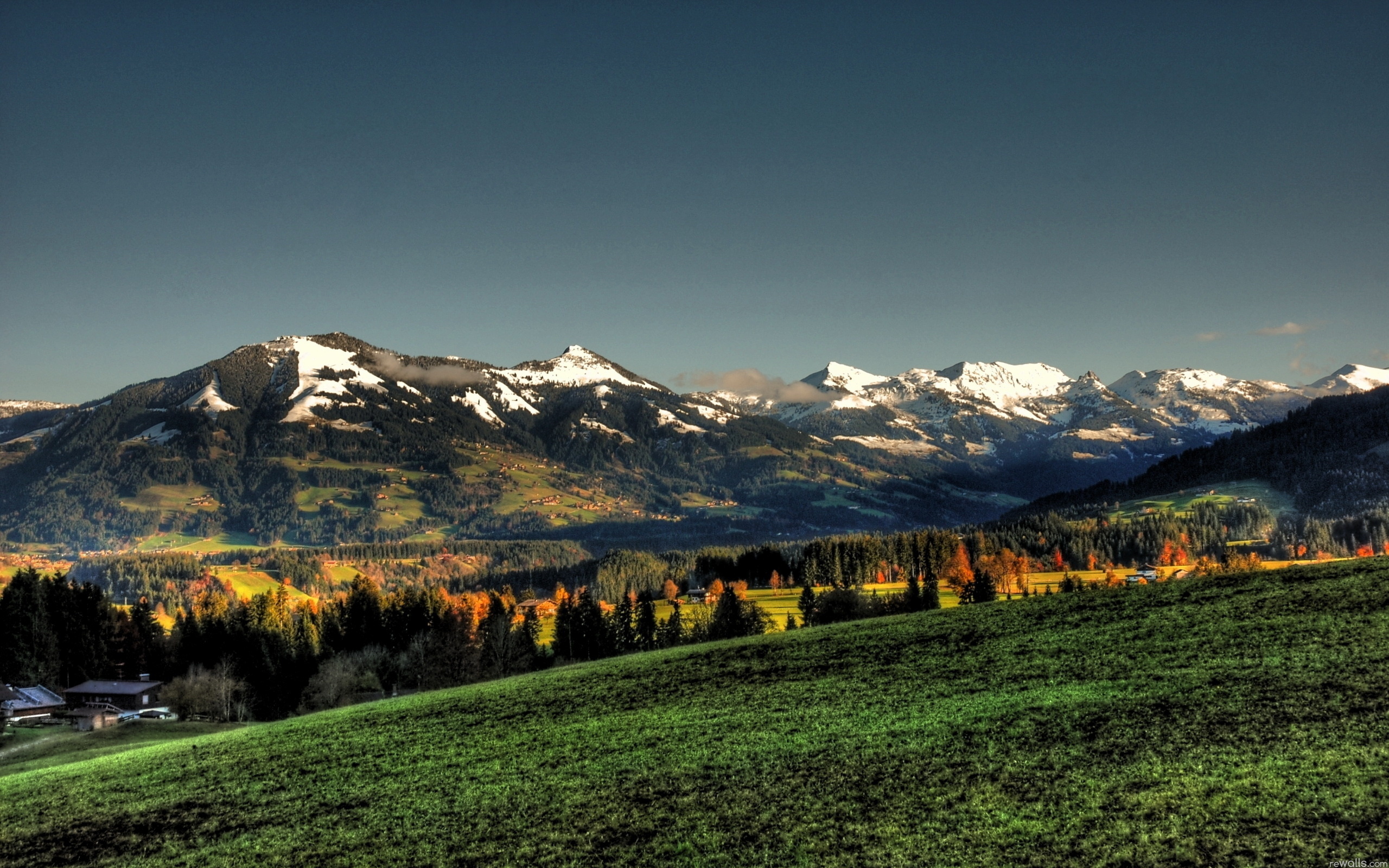 Mountain land. Поле горы. Пейзаж поле и горы. Поселок в горах. Фон поле и горы.