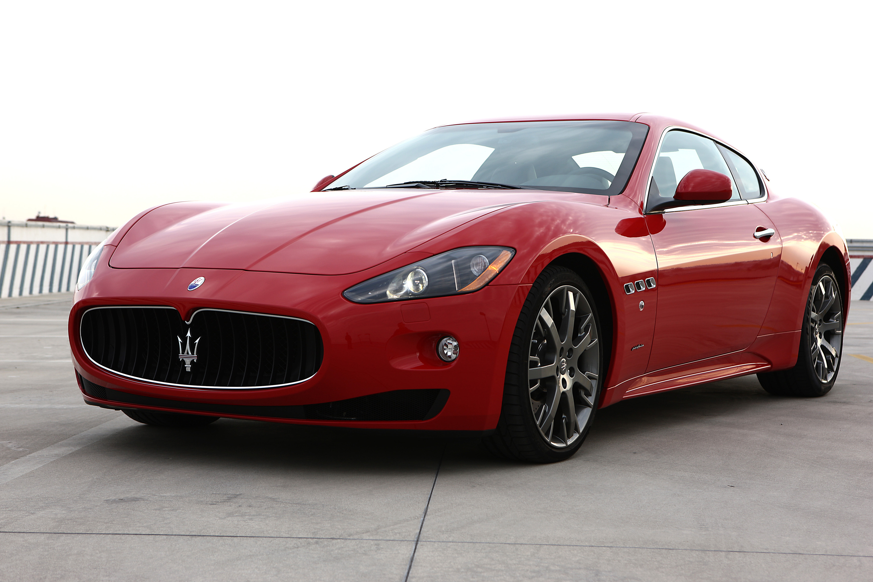 Maserati GRANTURISMO красный