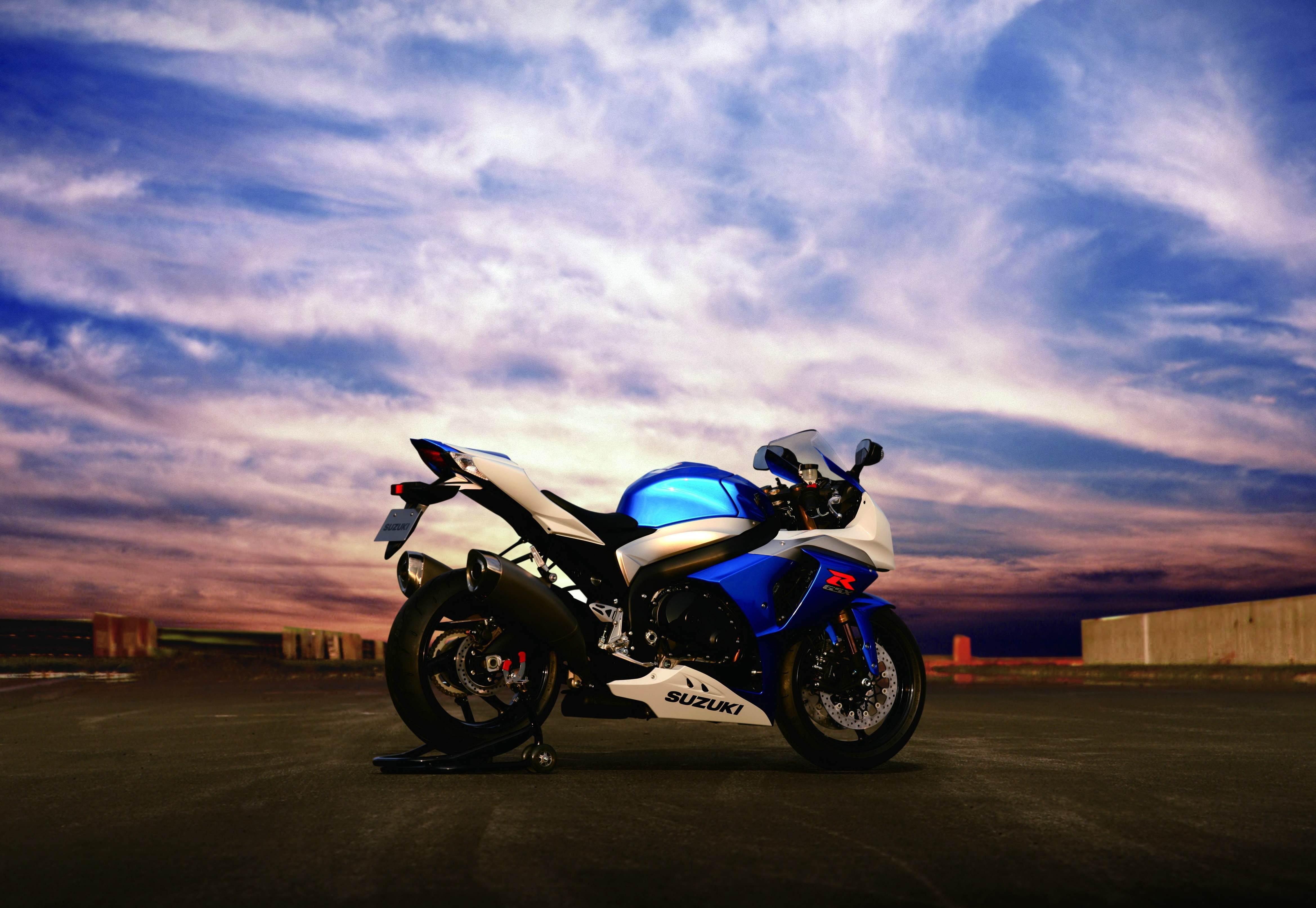 Yamaha r1 на закате