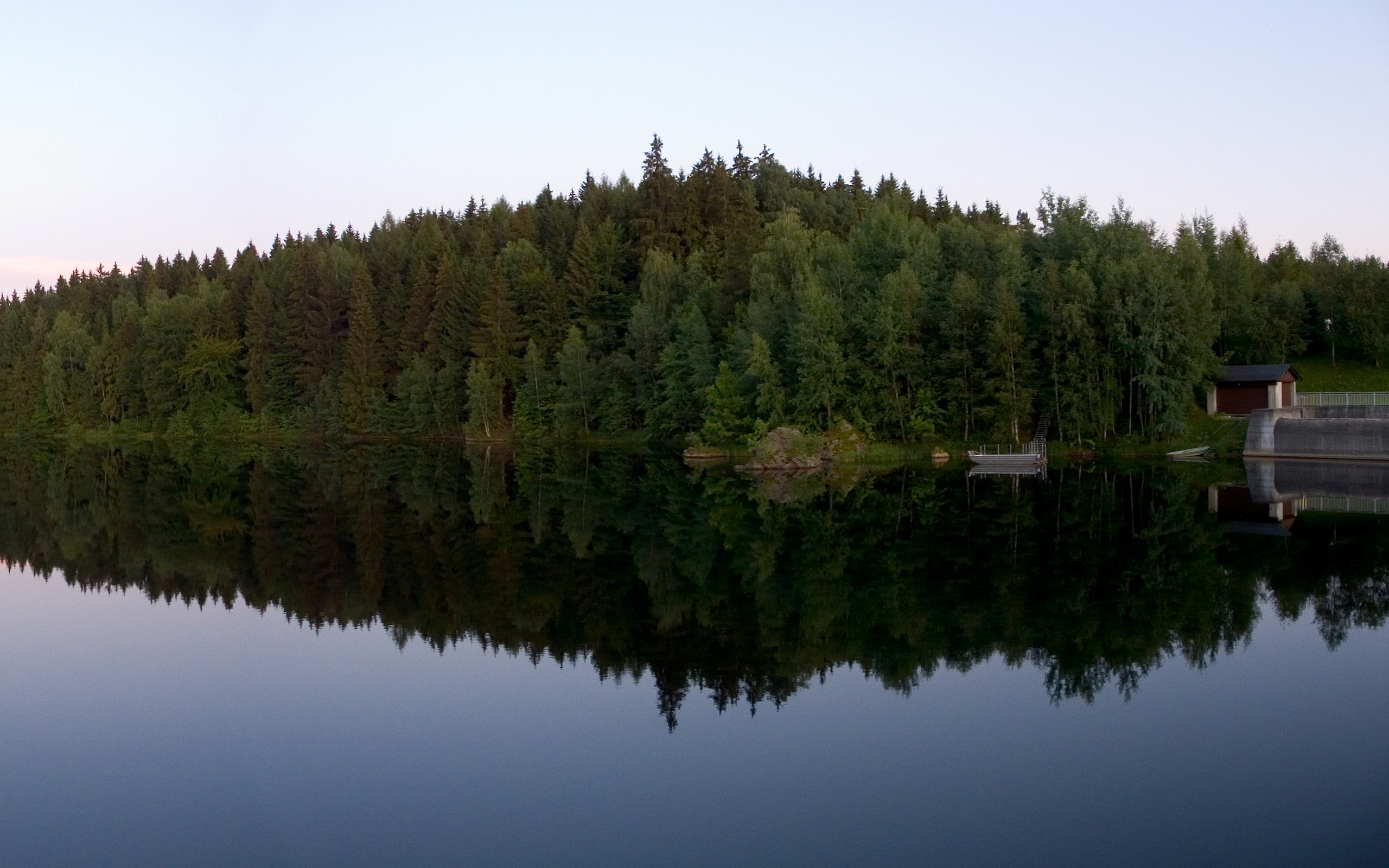 Обои вода, природа, река, дома, озёра, озеро, леса, вид, дерево, деревья,  реки, пейзажи на рабочий стол