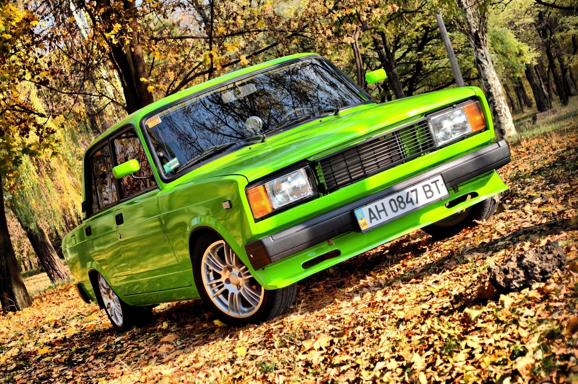 Обои машины лады. ВАЗ-2105 Жигули зеленая. Lada 2107. Lada 2105 Green. Тюнингованная машина ВАЗ 2107.