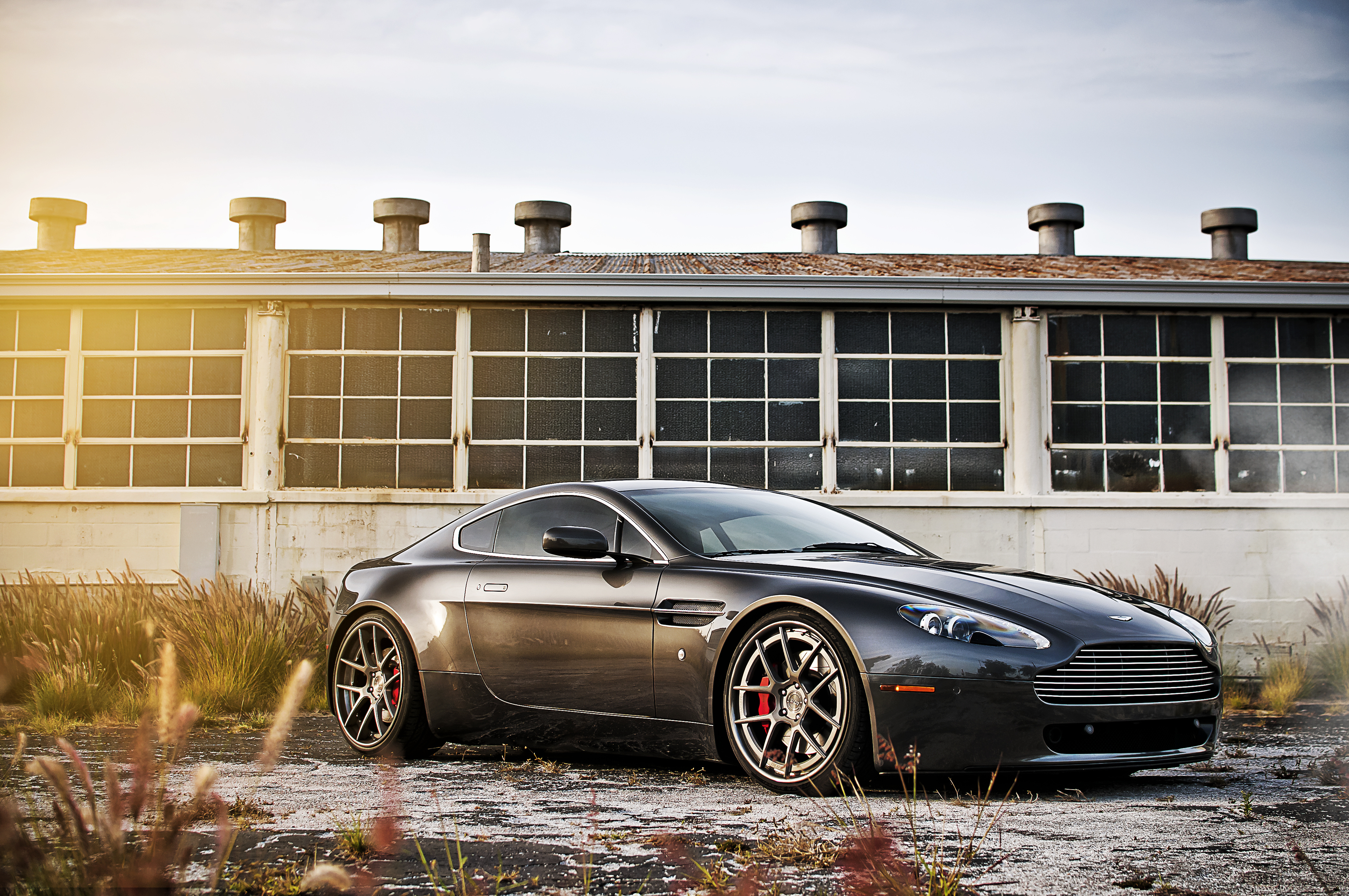 Машины на обои. Aston Martin db9 красный. Aston Martin db9 черный. Aston Martin db9 Vantage. Aston Martin db9 Rotiform.