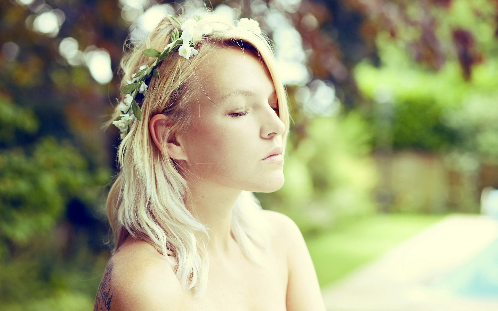 Девушка света. Блондинка портрет с заколками. Blonde Bush. Буш гёрл. Beauty girl with Headband.