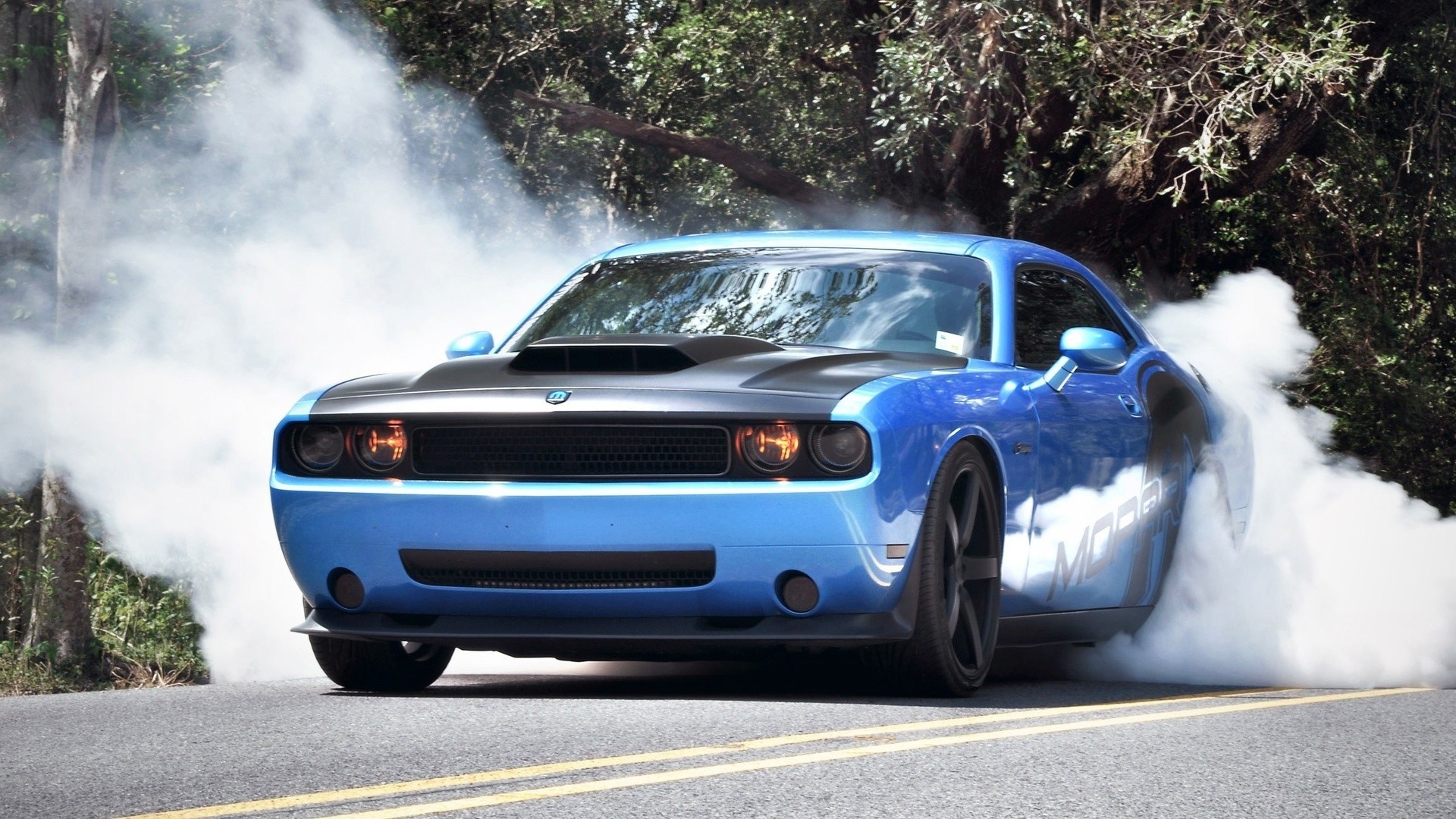 Обои на рабочий стол dodge Challenger