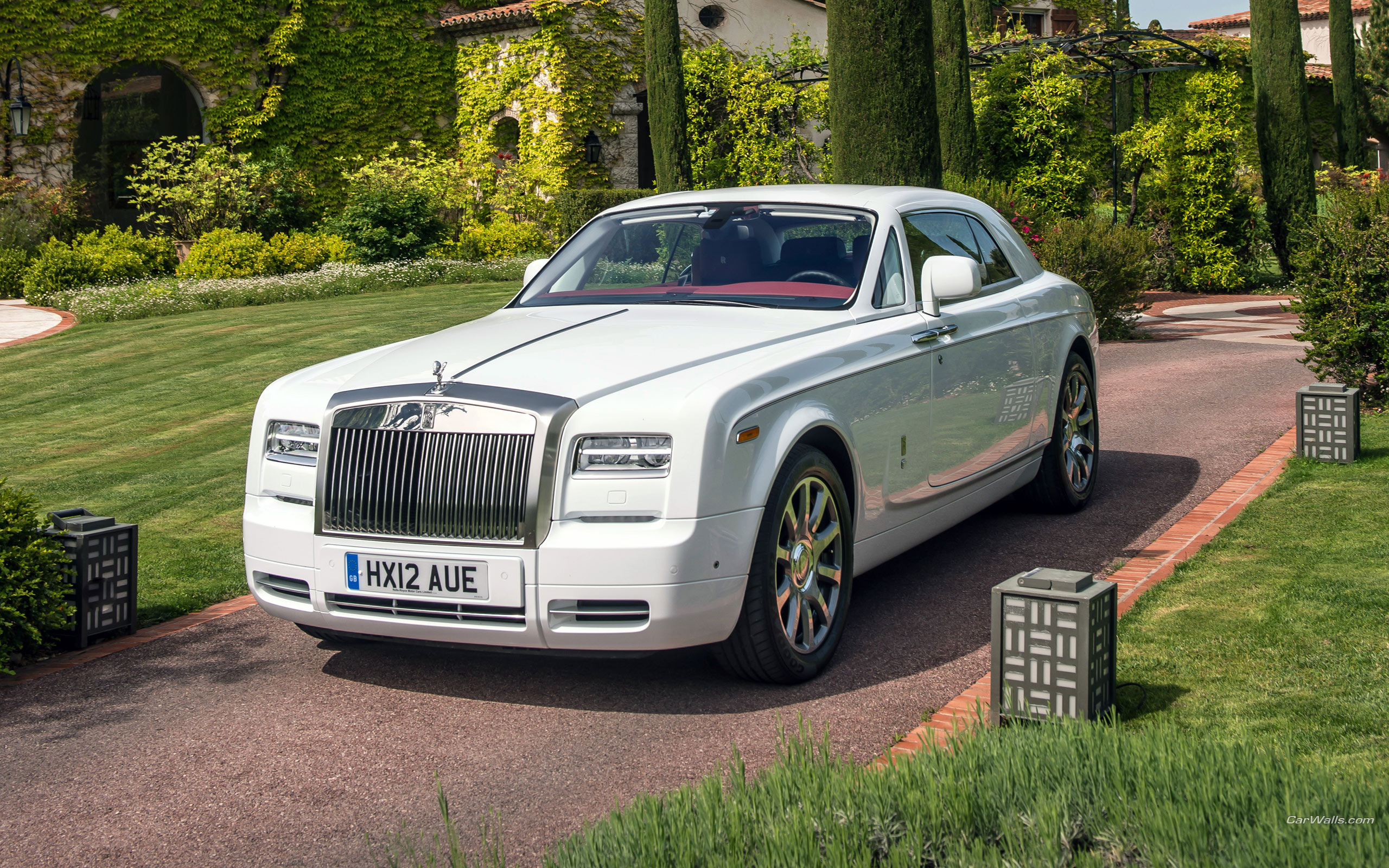 Rolls royce phantom. Роллс Ройс Фантом 2020. Роллс Ройс Мульсан. Роллс Ройс Фантом 2013. Машина Rolls Royce Phantom.