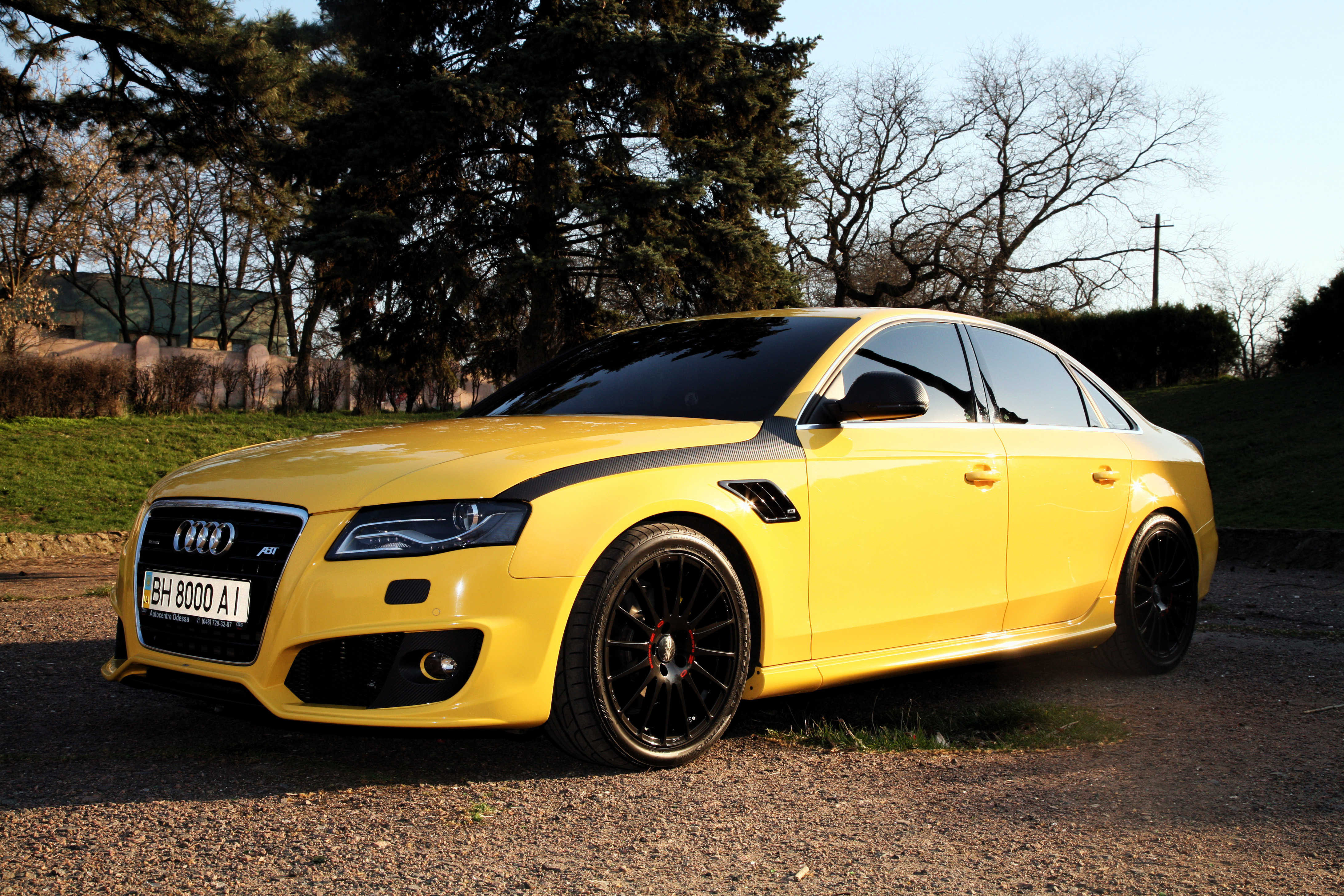 Yellow 4. Ауди а4 желтая. Ауди РС 4 желтый седан. Audi a4 Tuning. Тюнингованная Audi a4.