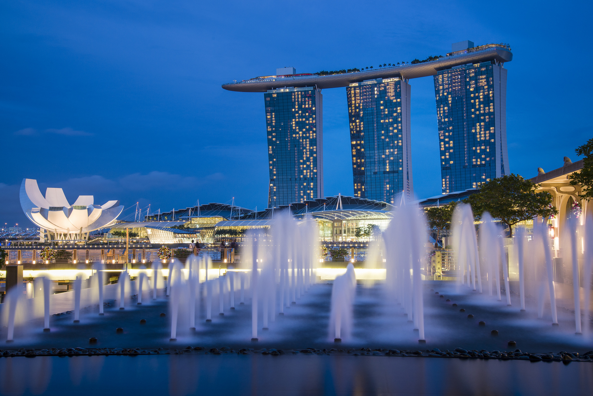 Самая красивая набережная. Набережная Марина Бэй в Сингапуре. Marina Bay Sands архитектура. Фонтаны Сингапур на Марина. 1920x1080 обои Marina Bay Sands, Сингапур.