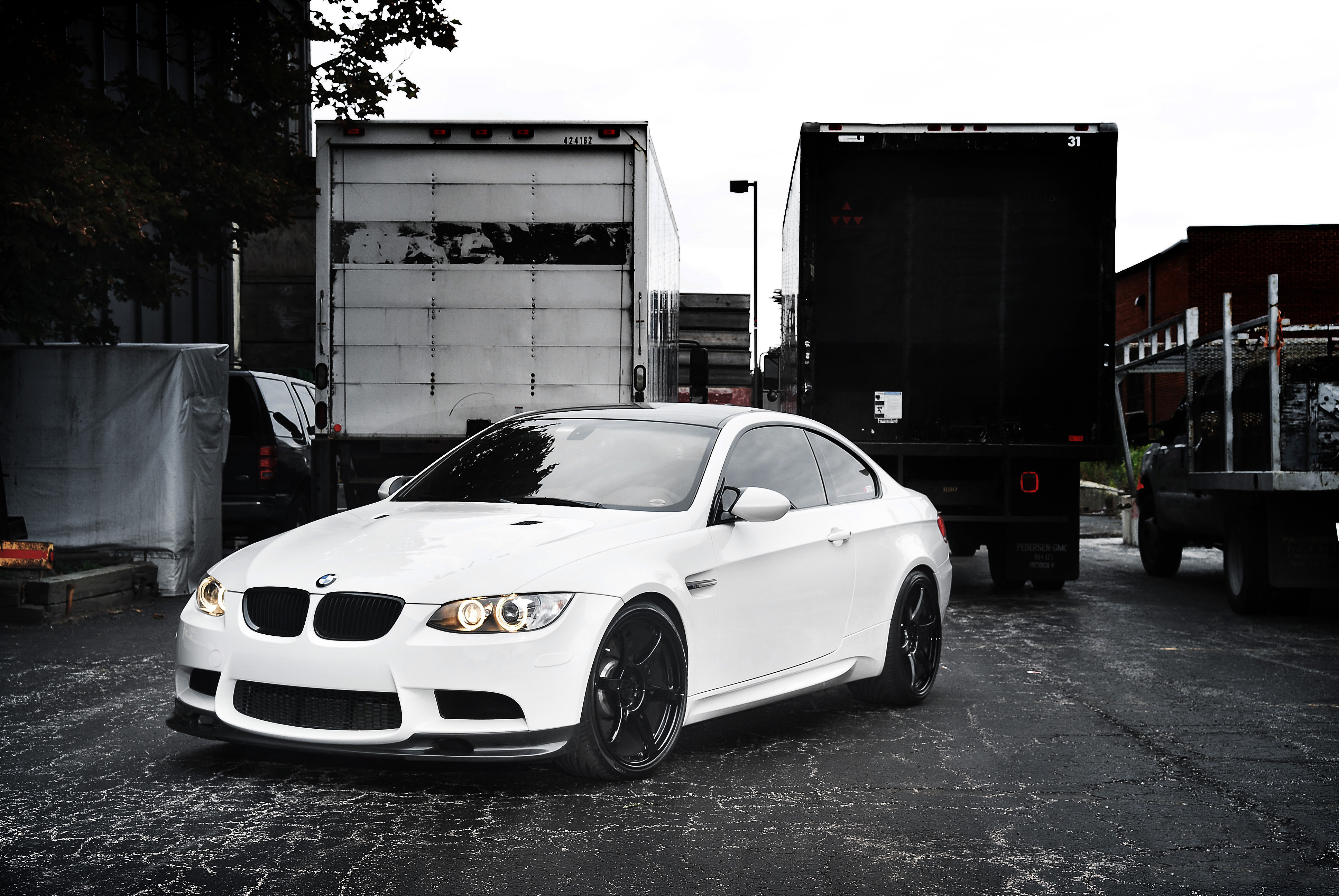 Black e white. BMW m3 e92 белая. BMW e92 белая. BMW e92 2010. BMW m3 e92 2010.