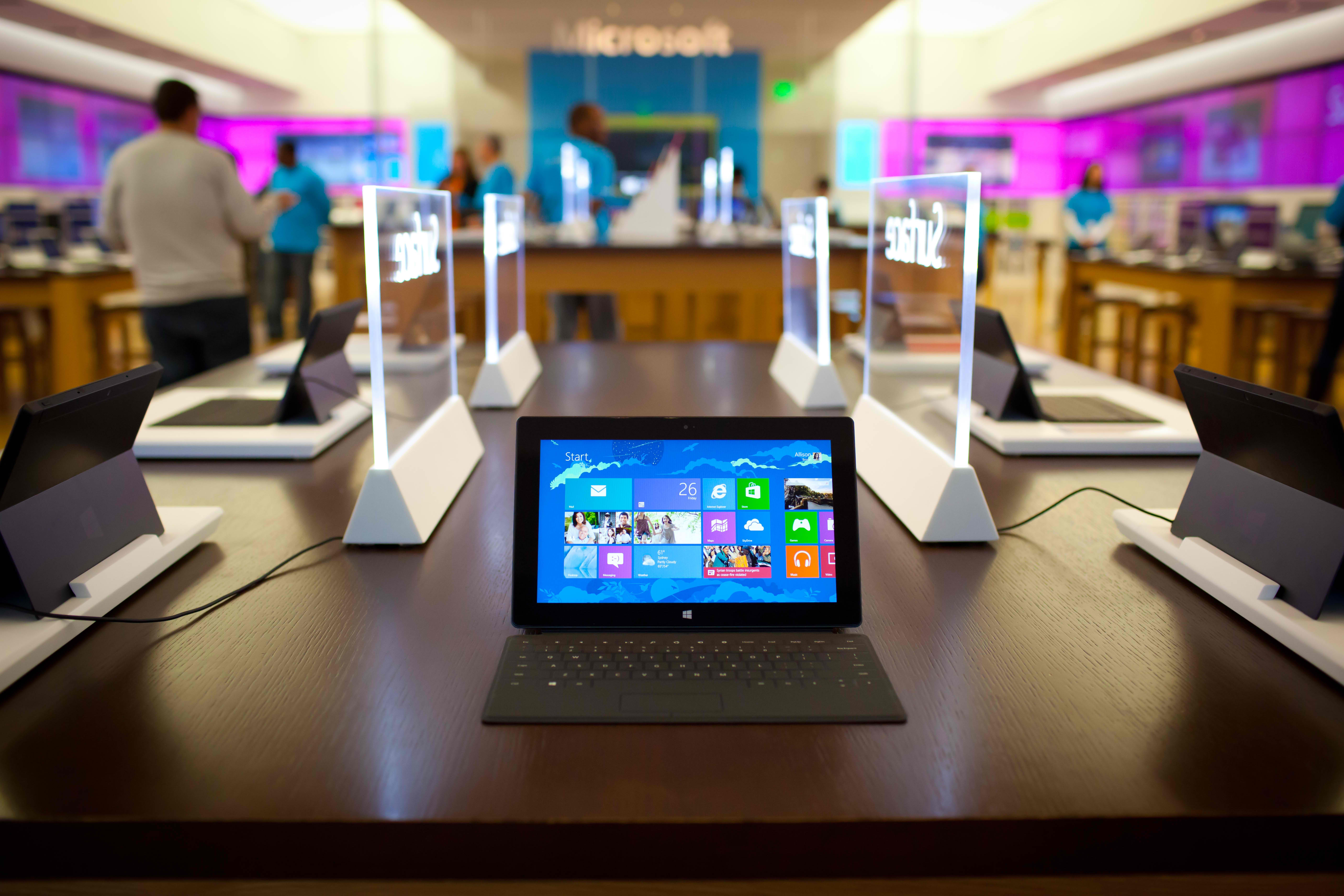 Обои surface pro, планшет, microsoft, windows 8, люди, офис на рабочий стол