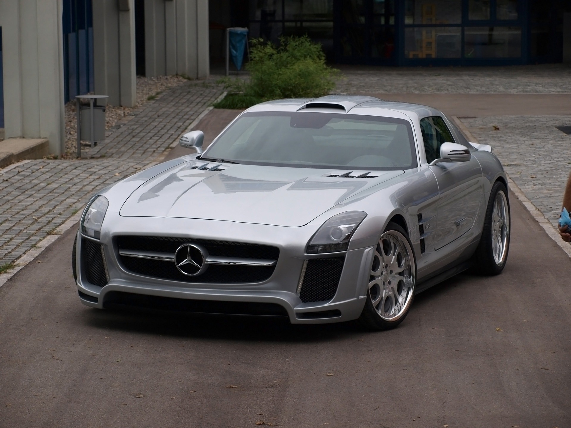 Mercedes Benz SLS AMG капот