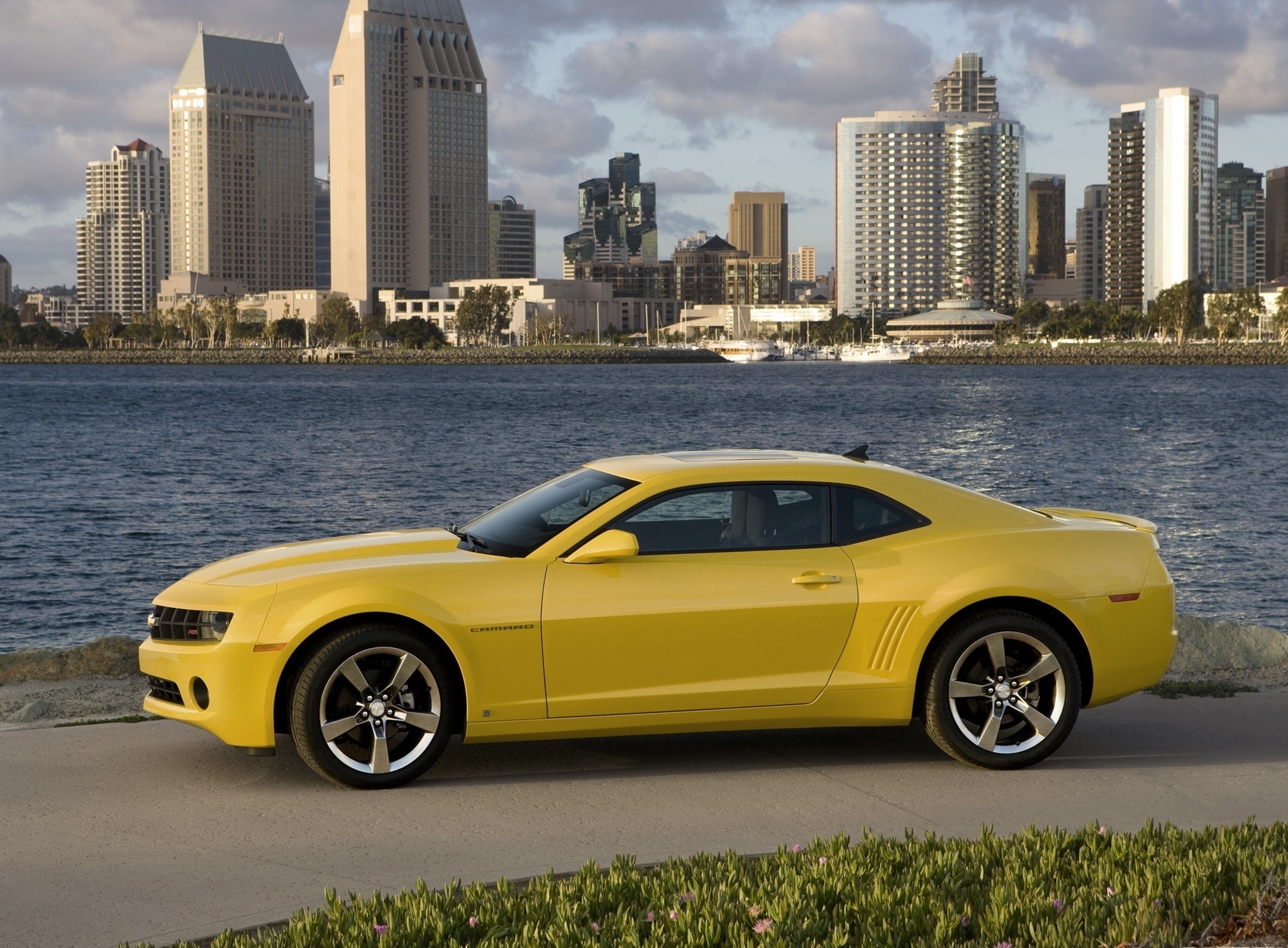 Chevrolet Camaro SS 2010 Р¶С‘Р»С‚С‹Р№