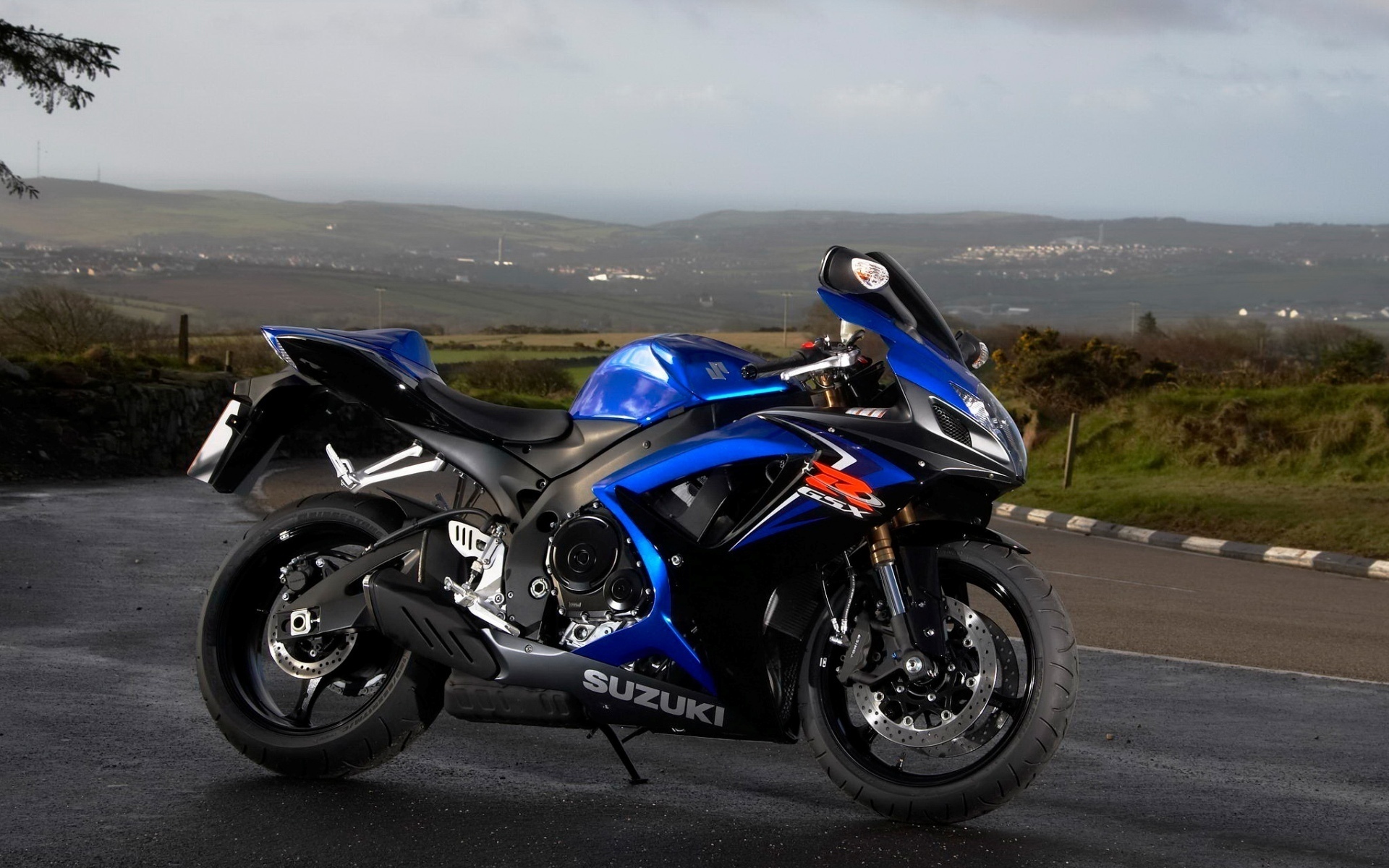 Спортивный мотоцикл Suzuki GSX R 600