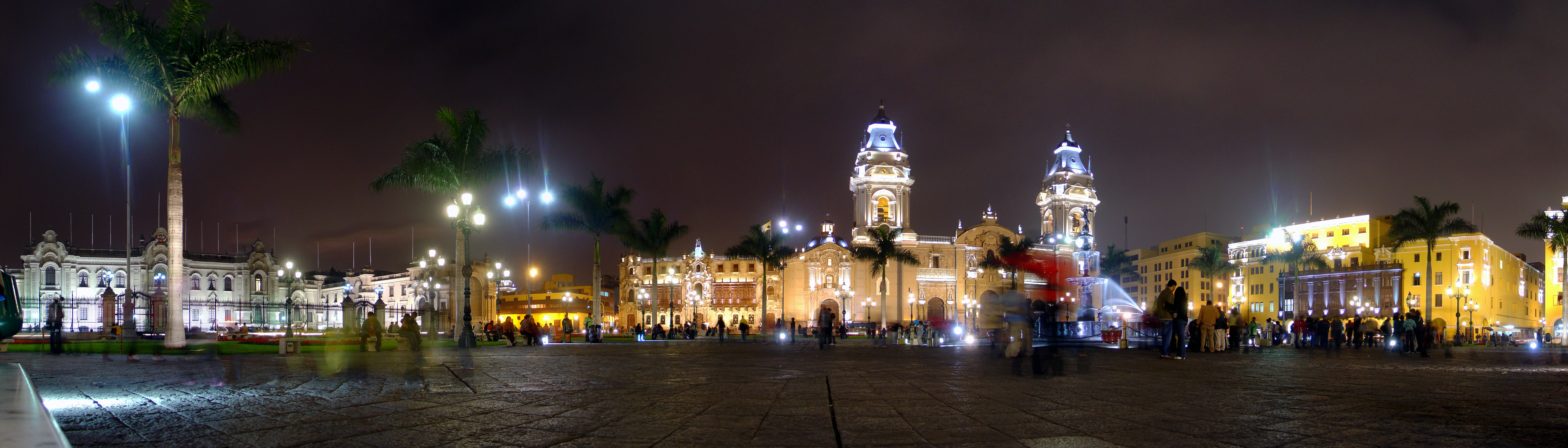 Обои дома, город, люди, перу, фото, здания, peru, собор, вечер, лима,  площадь, кафедральный, пальмы, lima, ночь, огни, панорама на рабочий стол