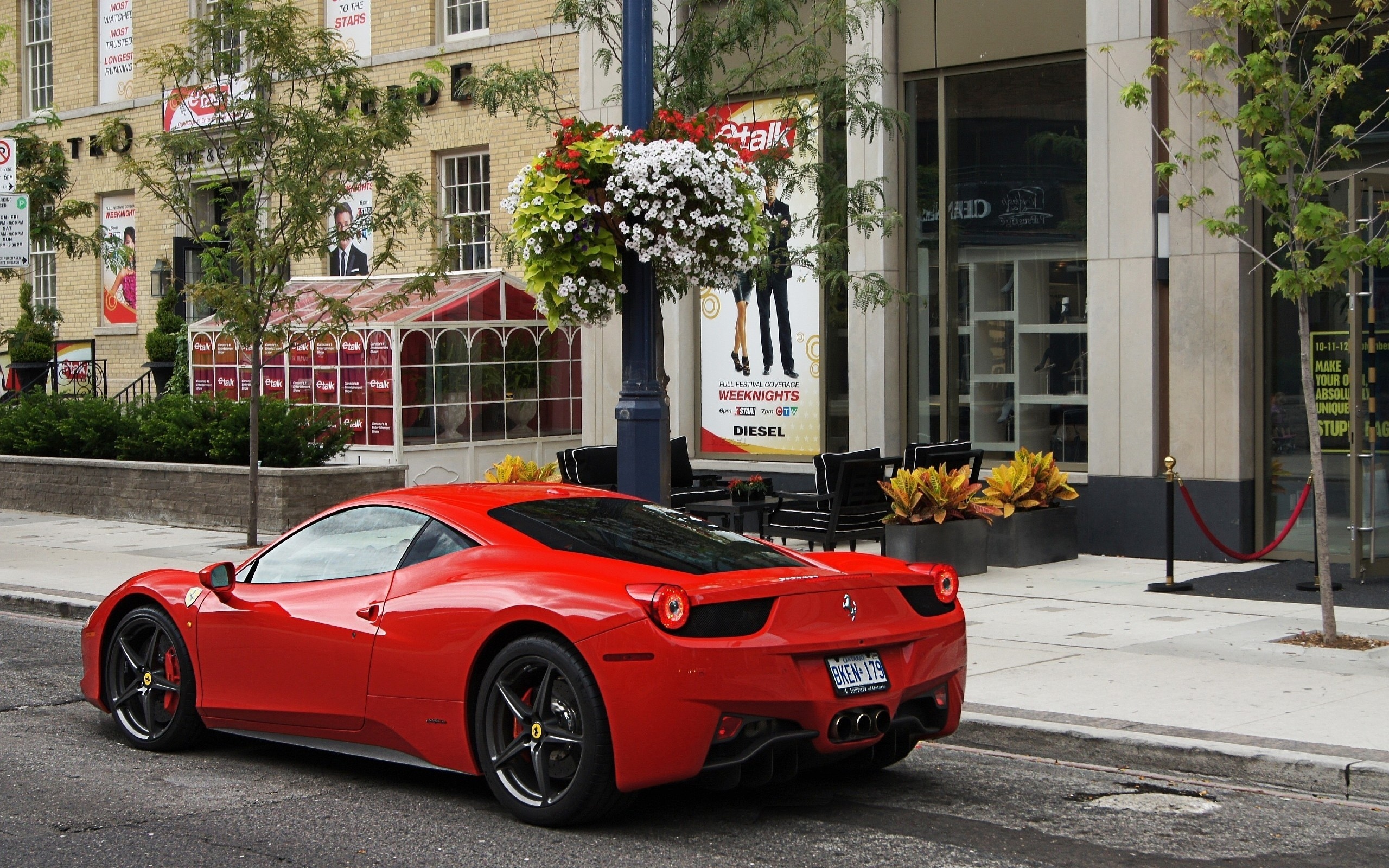 Красные машины на рабочий. Красная Феррари 458. Ferrari 770. Ferrari 458 Italia на рабочий стол. Феррари 458 МАЖОРА.