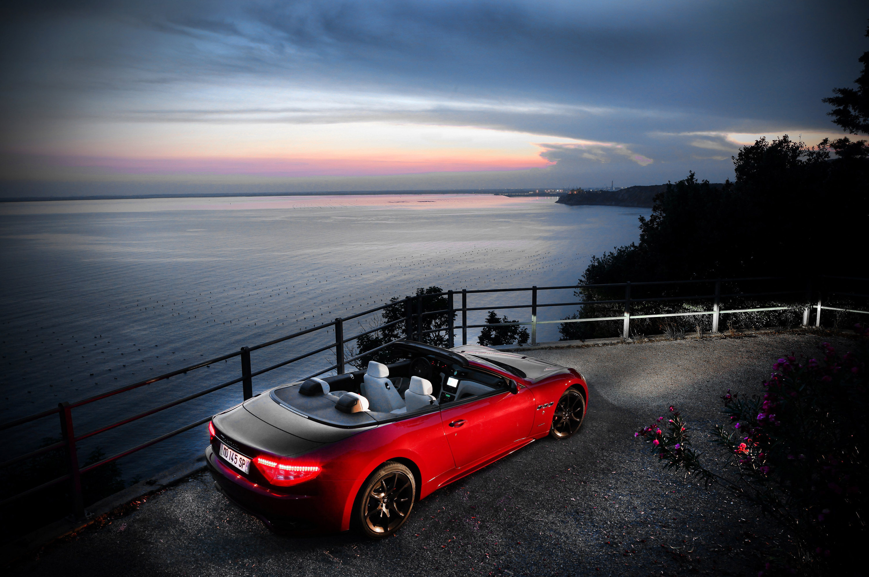 Обои тень, car, небо, shadow, light, maserati grancabrio sport 2012, закат,  природа, машина, sunset, море, sky, shore, sea, пейзаж, берег, water,  3000x1992, вода, nature, свет, landscape на рабочий стол