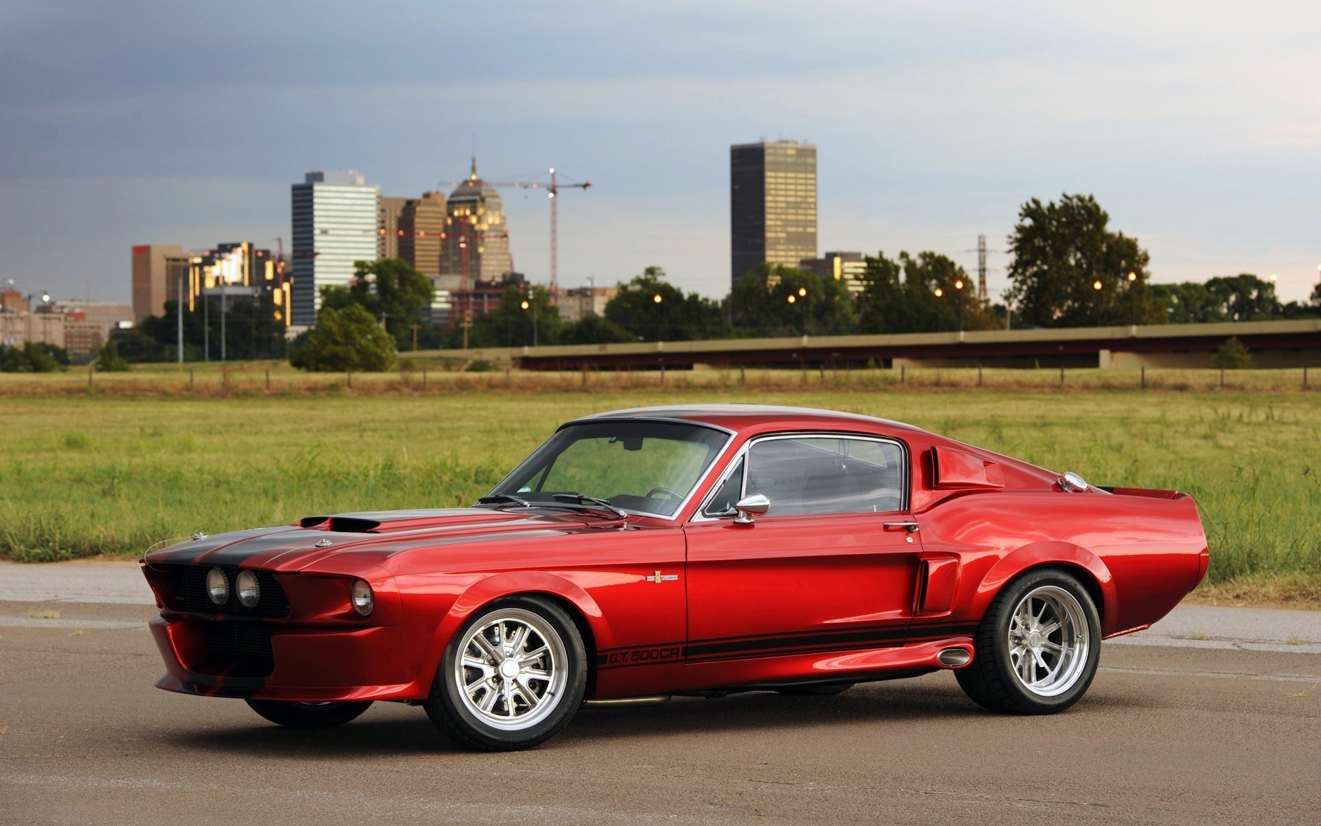 Gt 500 Mustang Shelby красный