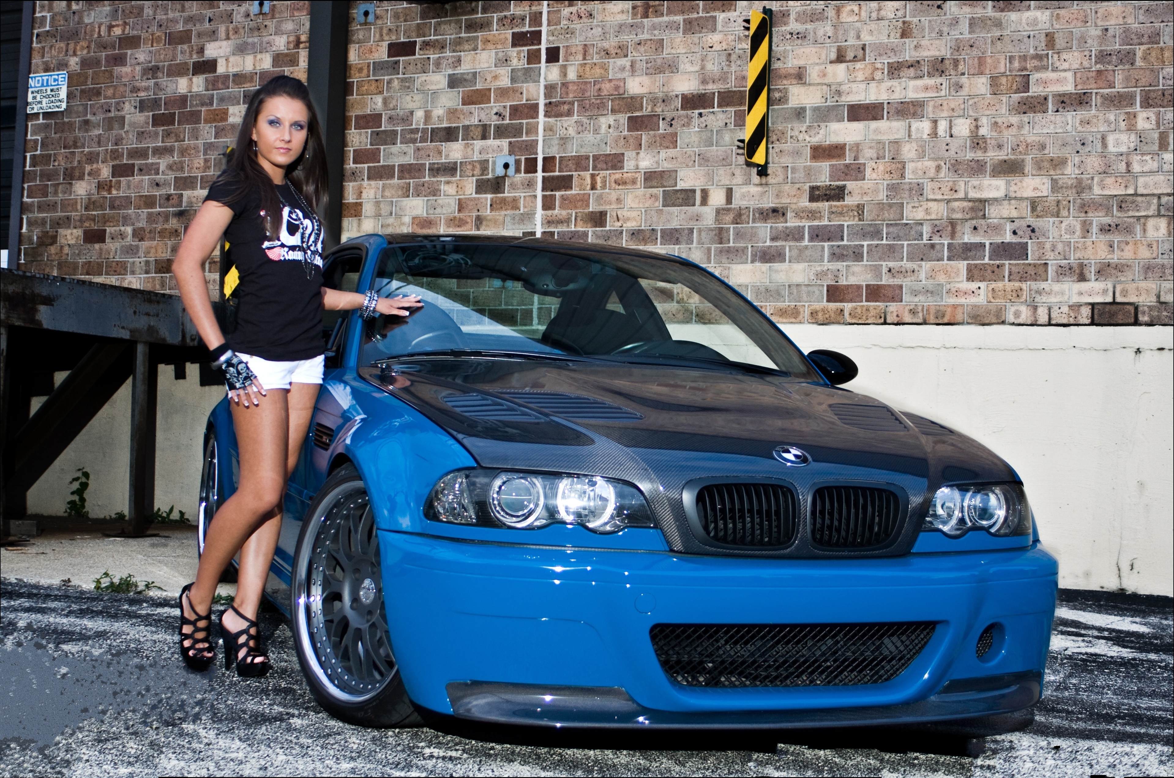 Телку на рабочий стол. BMW e46 телочка. BMW m3 e46 девушка. Bimmer BMW m3 синяя. BMW e46 Blue.