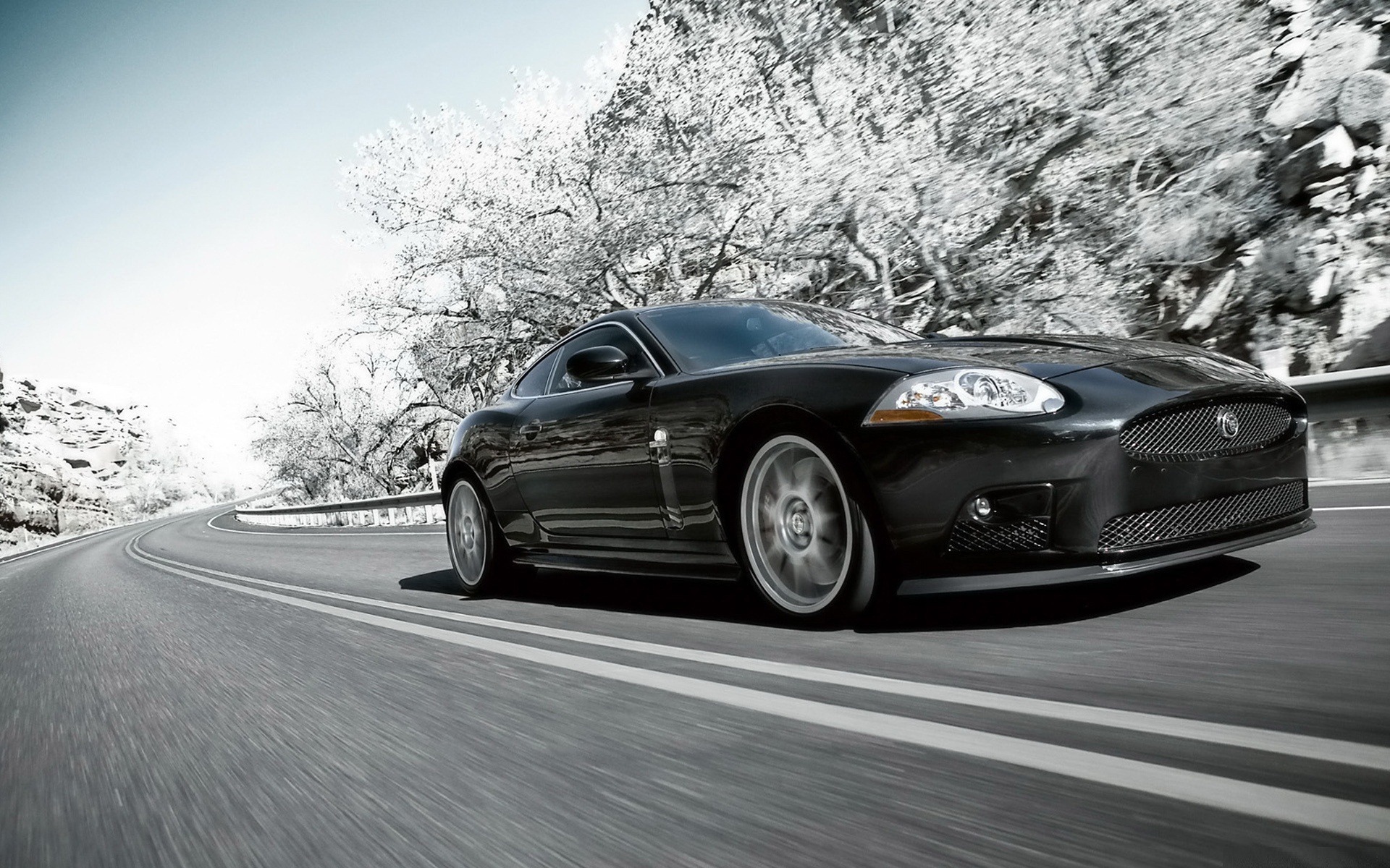 Ягуар XKR