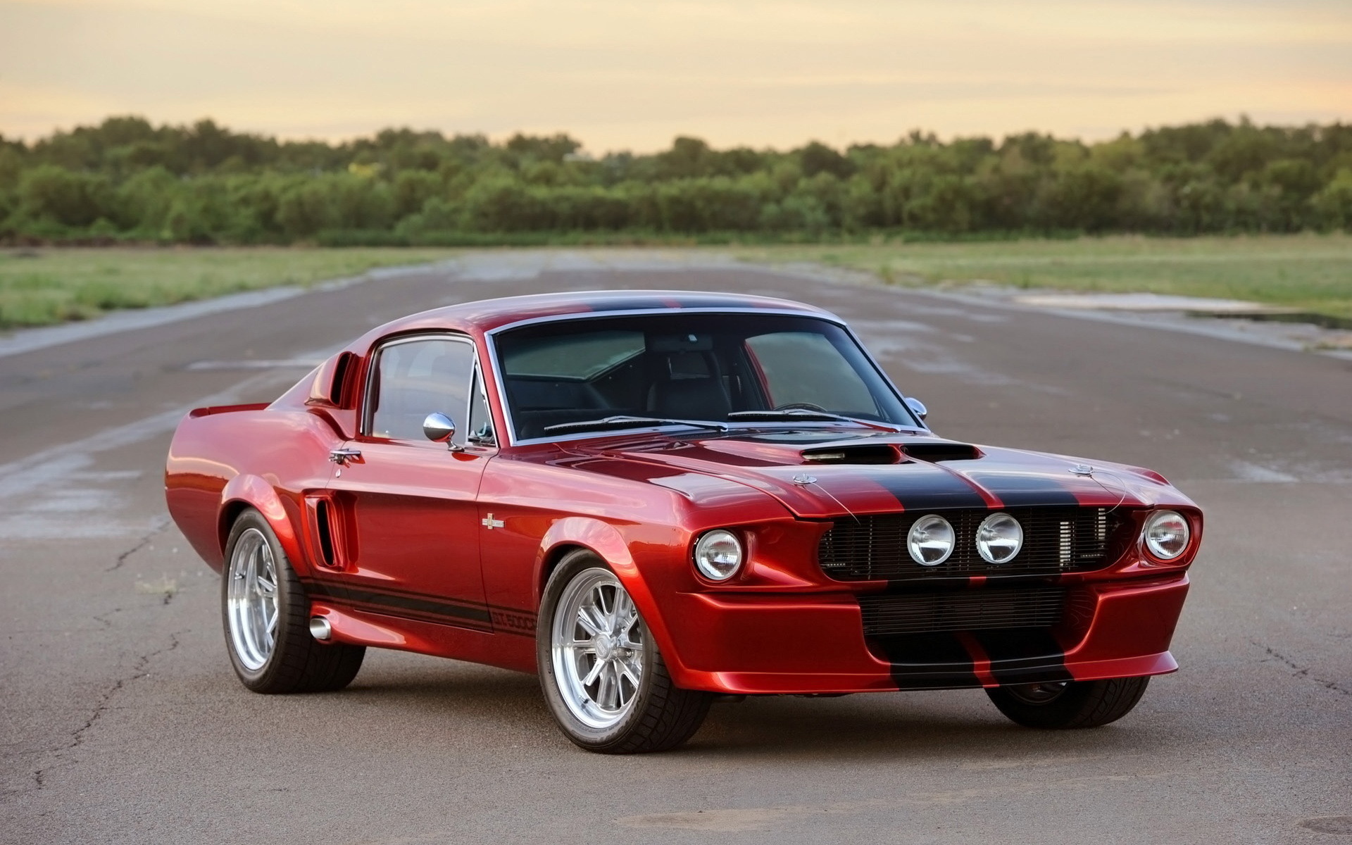 Gt 500 Mustang Shelby красный