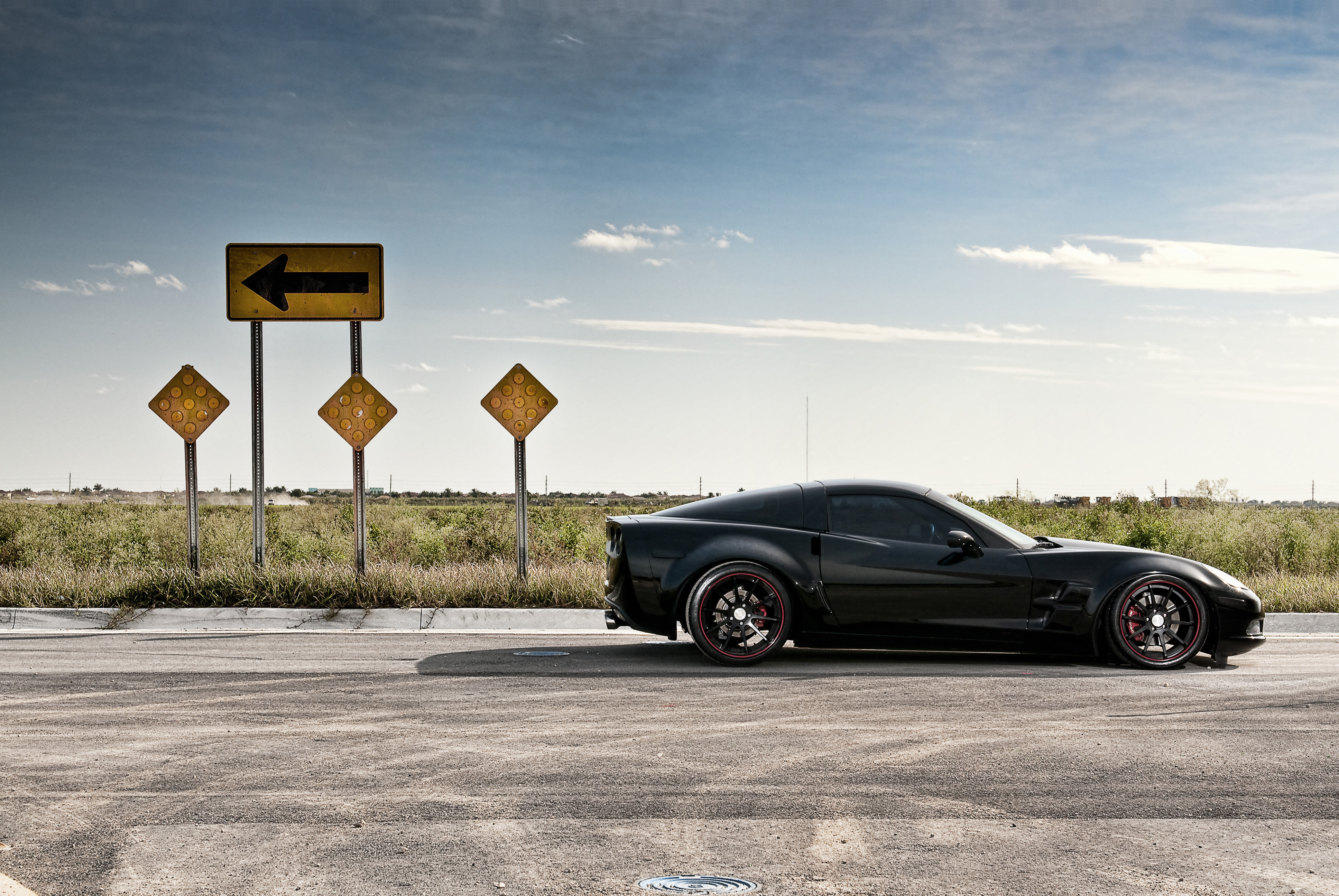 Пустая машина. Chevrolet Corvette обои. Corvette c6 на дороге. Шевроле Корвет в профиль. Возвращение героя Корвет.