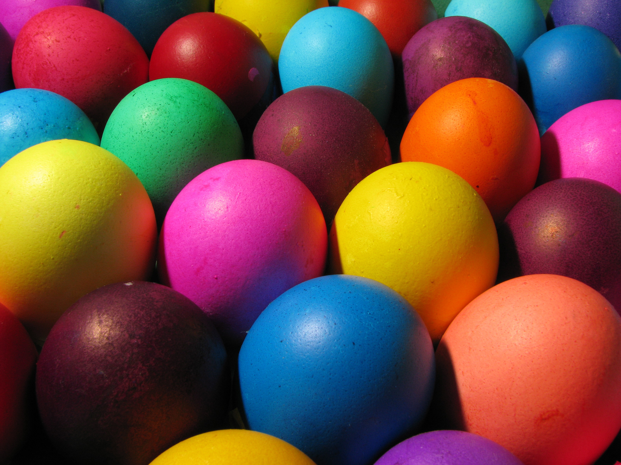 Крашеные яйца разноцветные