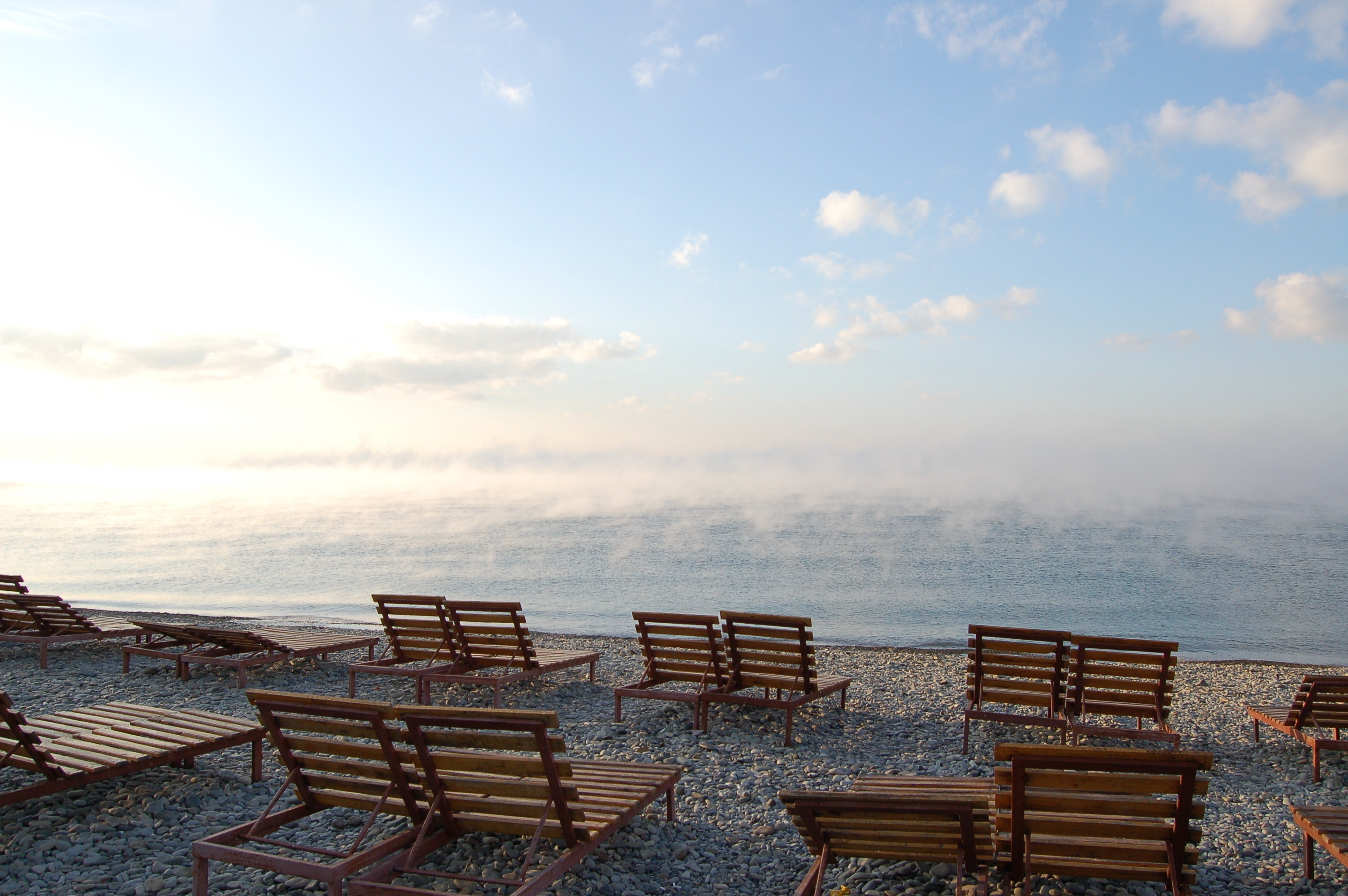 Relax beach. Шезлонг на пляже. Лежаки для пляжа. Сочи море пляж. Шезлонг на галечном пляже.