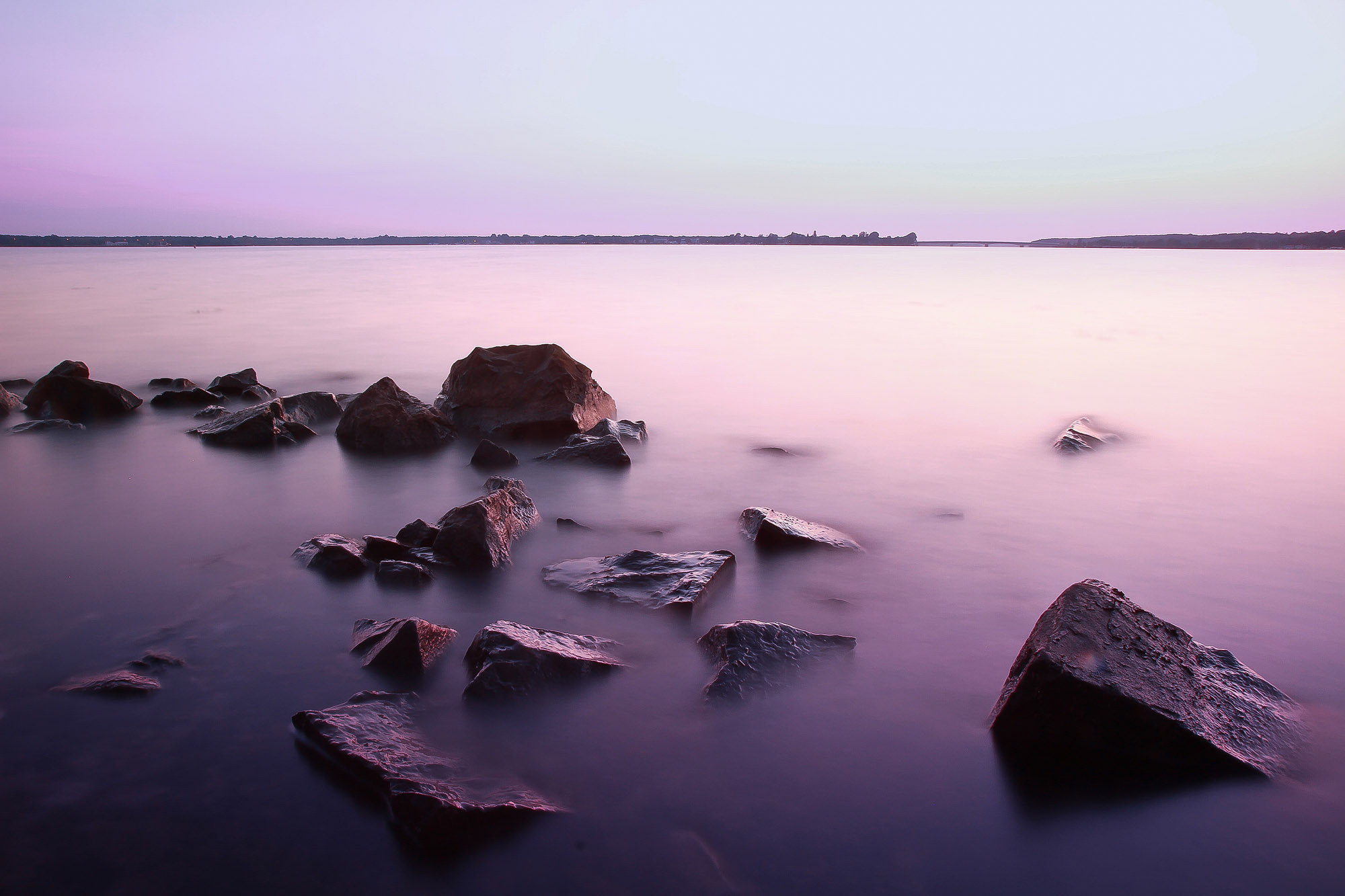 Misty waters. Красота воды в природе. Каменная гладь. Камень и водная гладь. Удивительная красота моря фото.