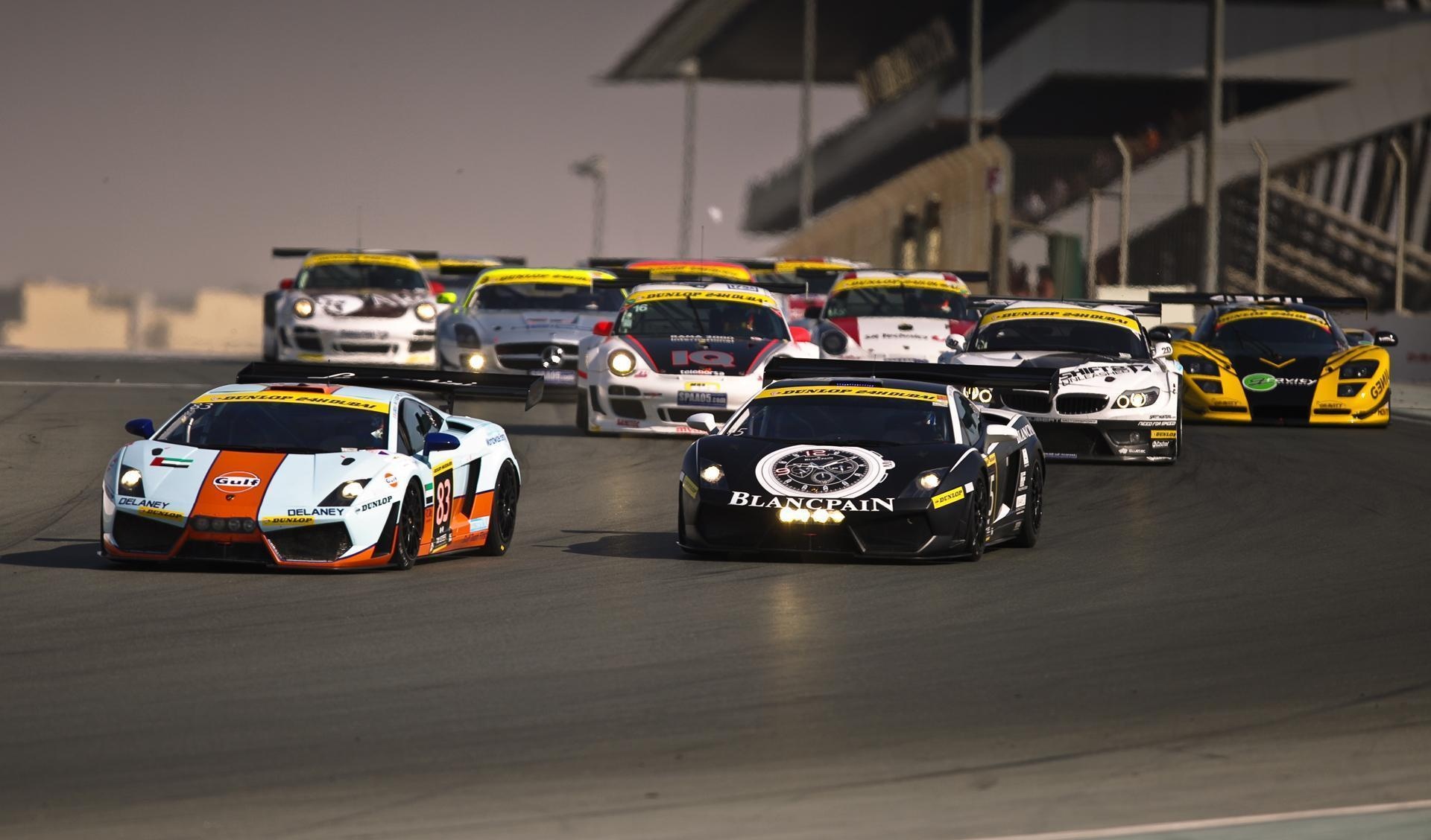 Race dubai. 24 Часа Дубай гонка Lamborghini. Драг рейсинг старт. Dubai Race. Hippodrome Dubai.