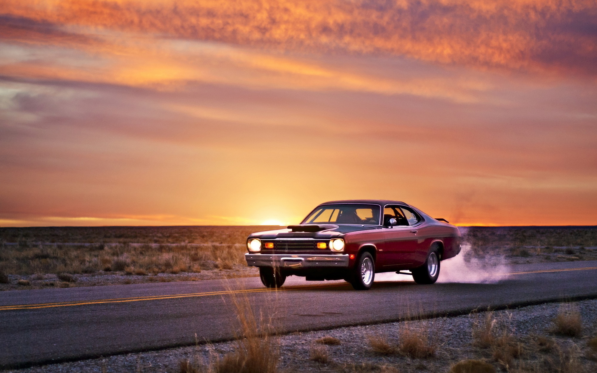 Dodge Challenger на закате