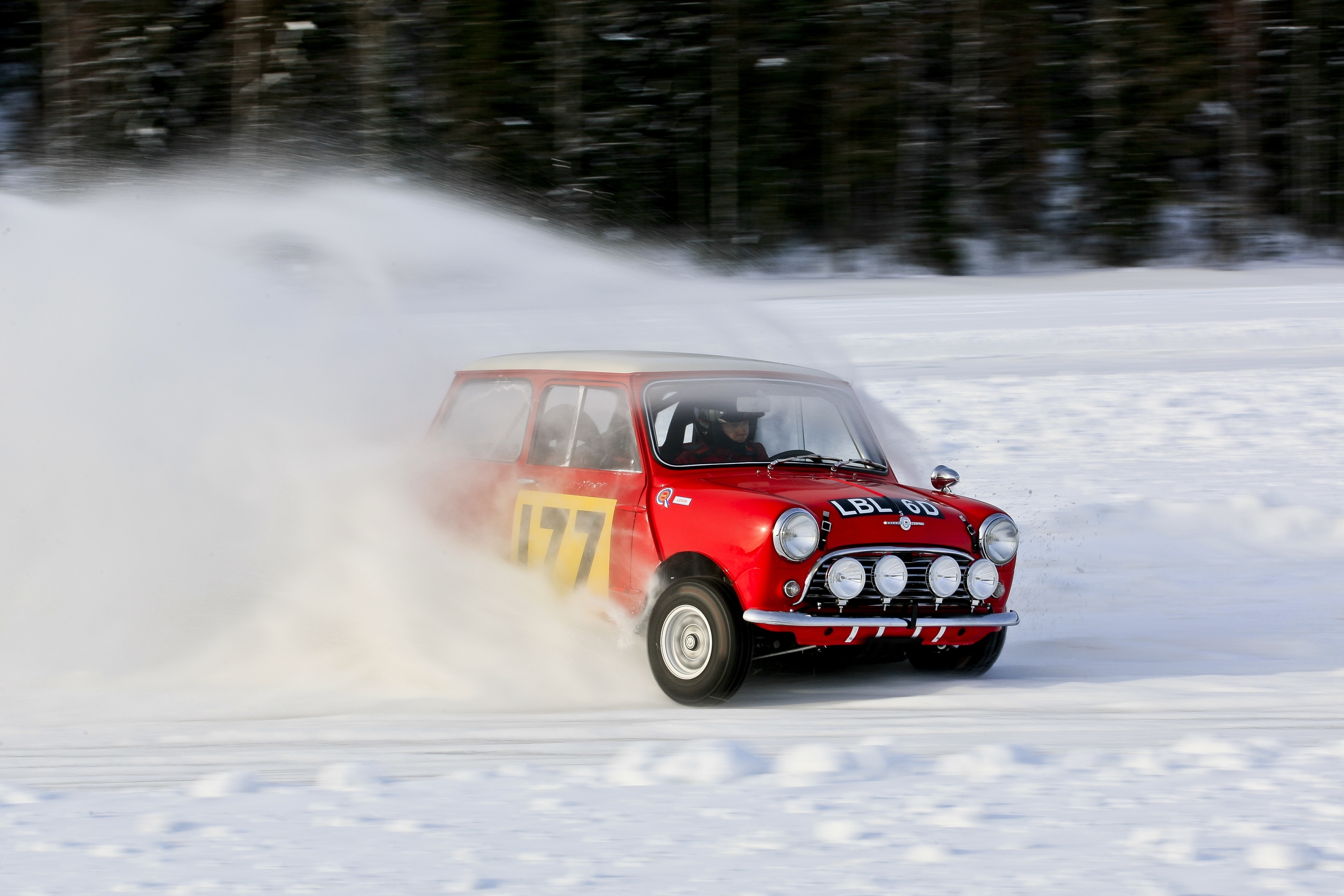 Мини снег. Мини Купер 177. Мини Купер дрифт. Mini Rally 177. Зима ралли Mini Cooper.