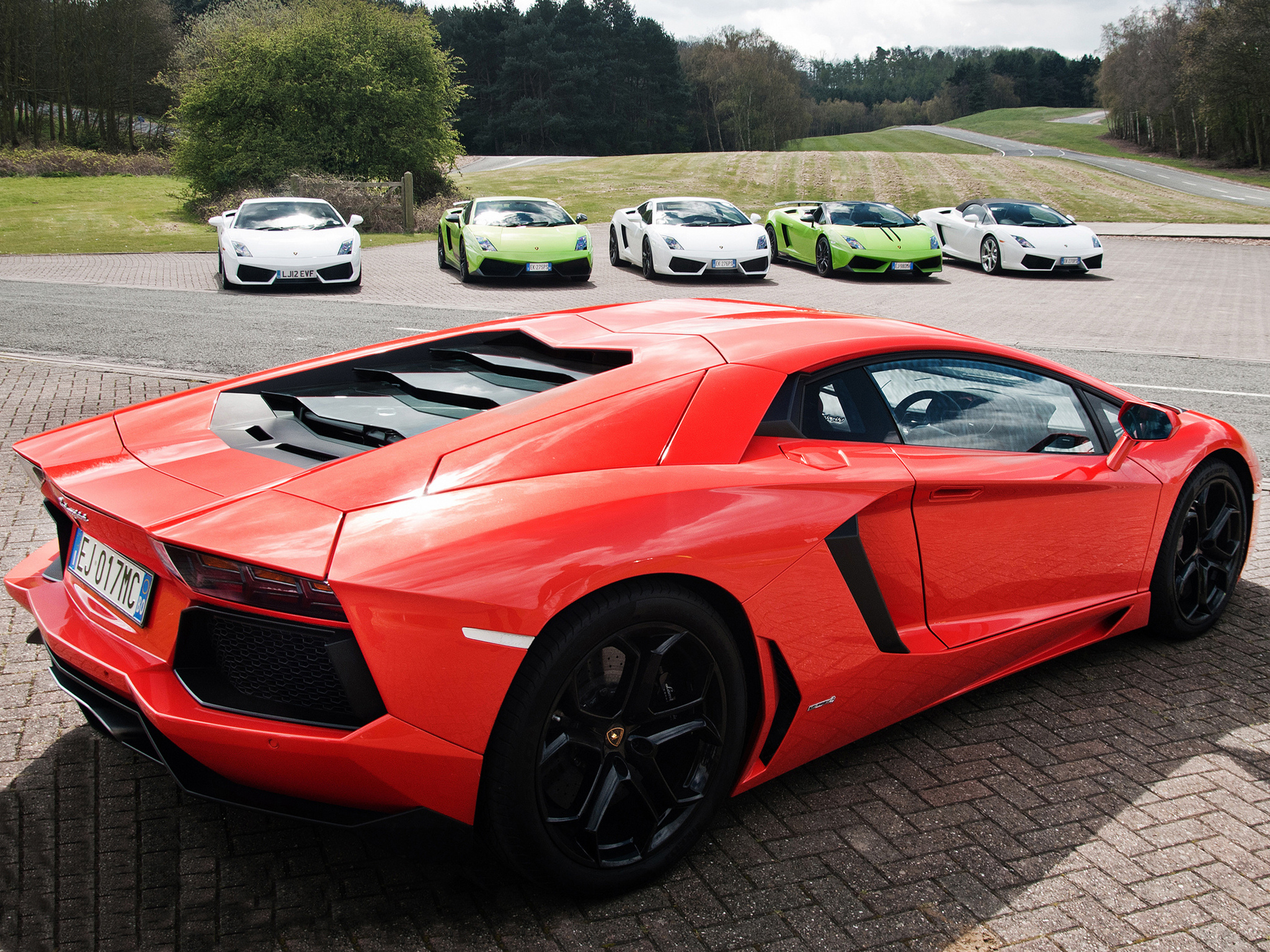 Lamborghini aventador. Ламборджини авентадор. Суперкар Ламборджини авентадор. Ламборджини Авендатор. 2 Ламборджини авентадор.