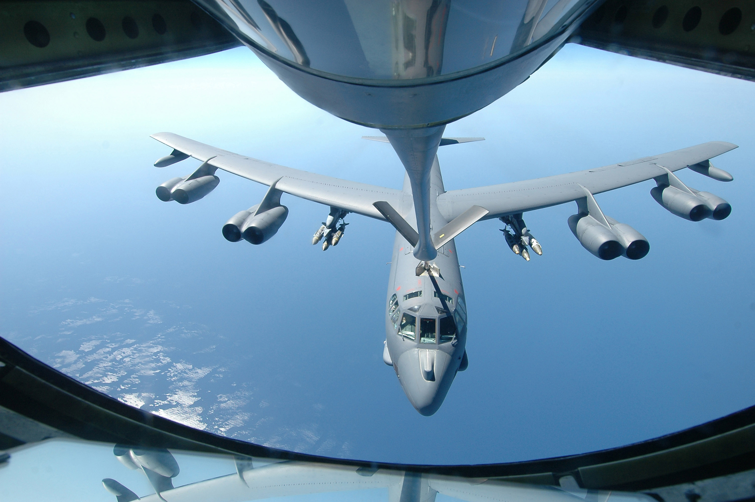 Дозаправка. B-52. Дозаправка б52. Дозаправка самолета b 52. Самолет дозаправщик.