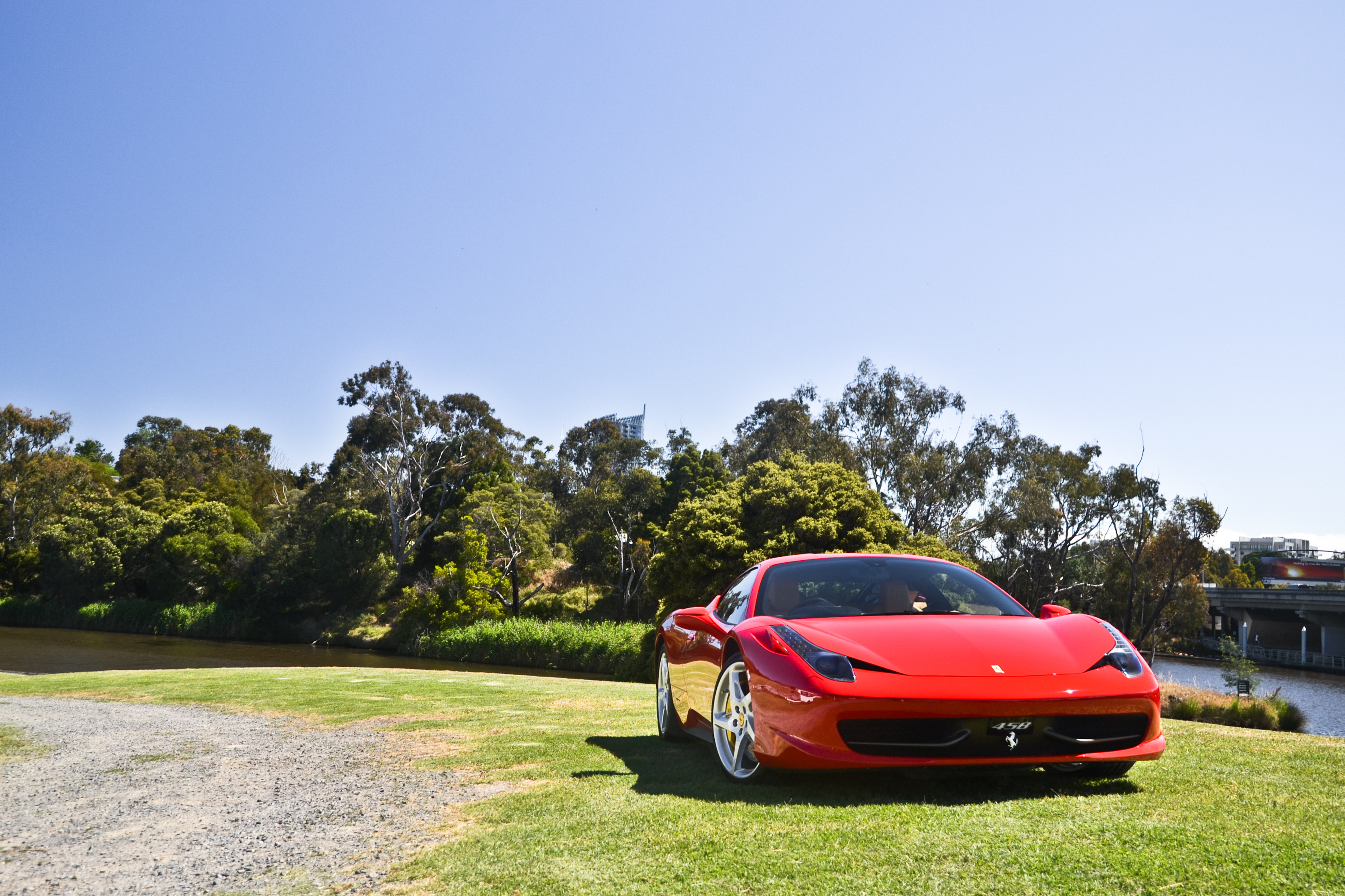 Фото машины летом. Красная Феррари 458. Ferrari 458 Italia красная. Феррари 458 Италия 1920 1080. Ferrari f10.