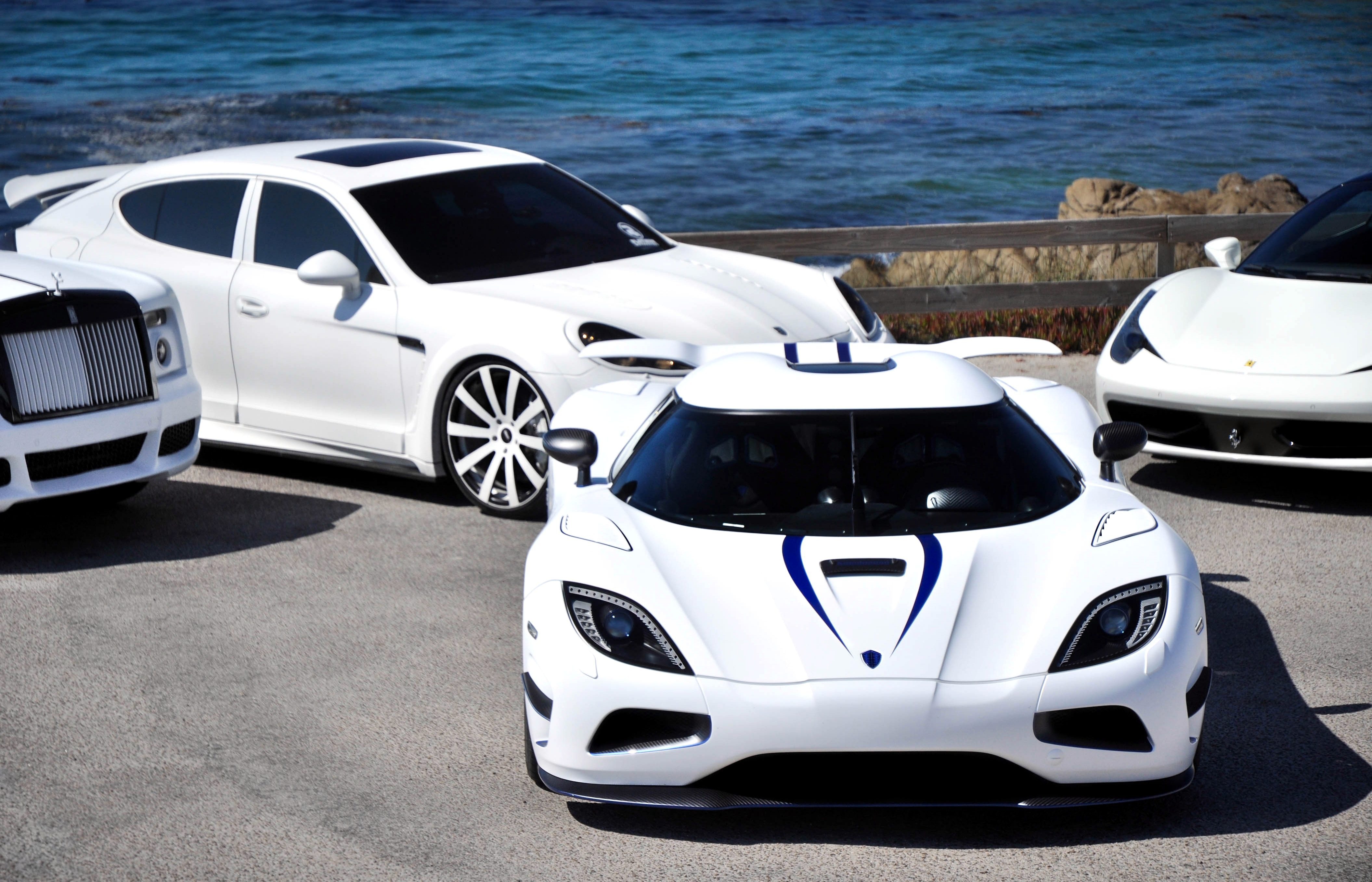 White car. Koenigsegg Agera r белый. Koenigsegg Agera r обои белая. Koenigsegg Ferrari. Красивая белая машина.