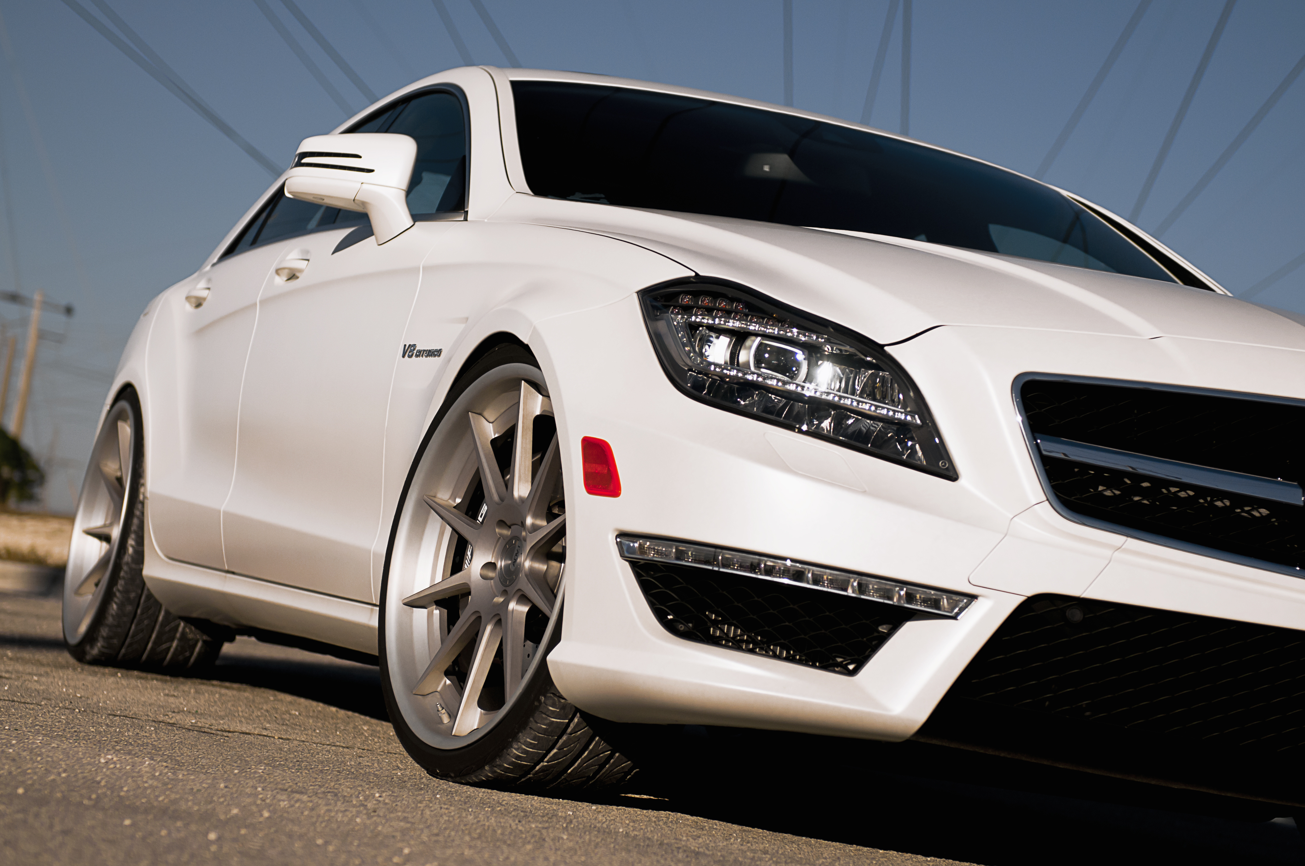 Белый мерседес. Мерседес ЦЛС 63 АМГ белый. CLS 63 AMG. CLS 63  c218 White. Mercedes-Benz CLS-218.