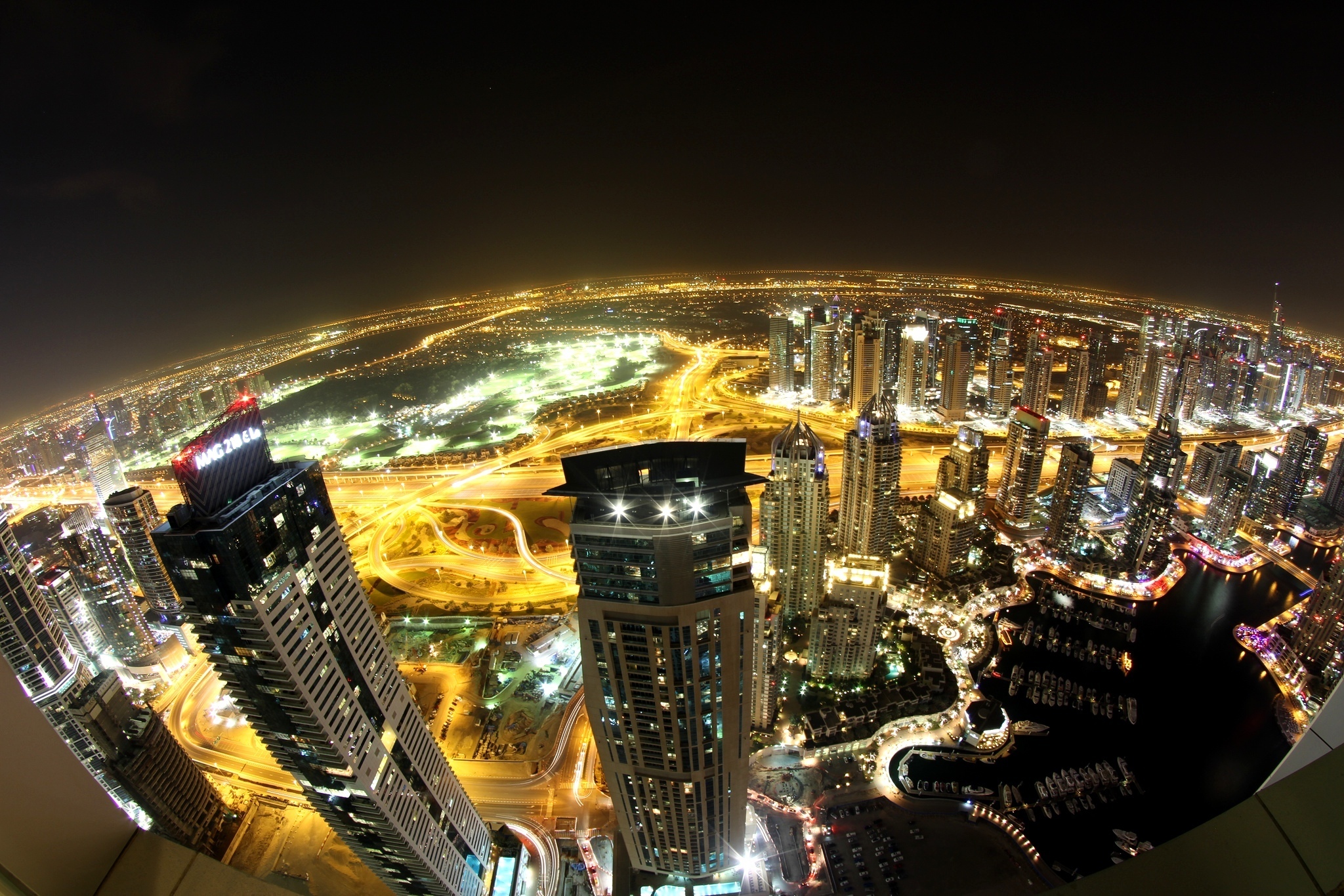 Высотки в Дубае в ночью
