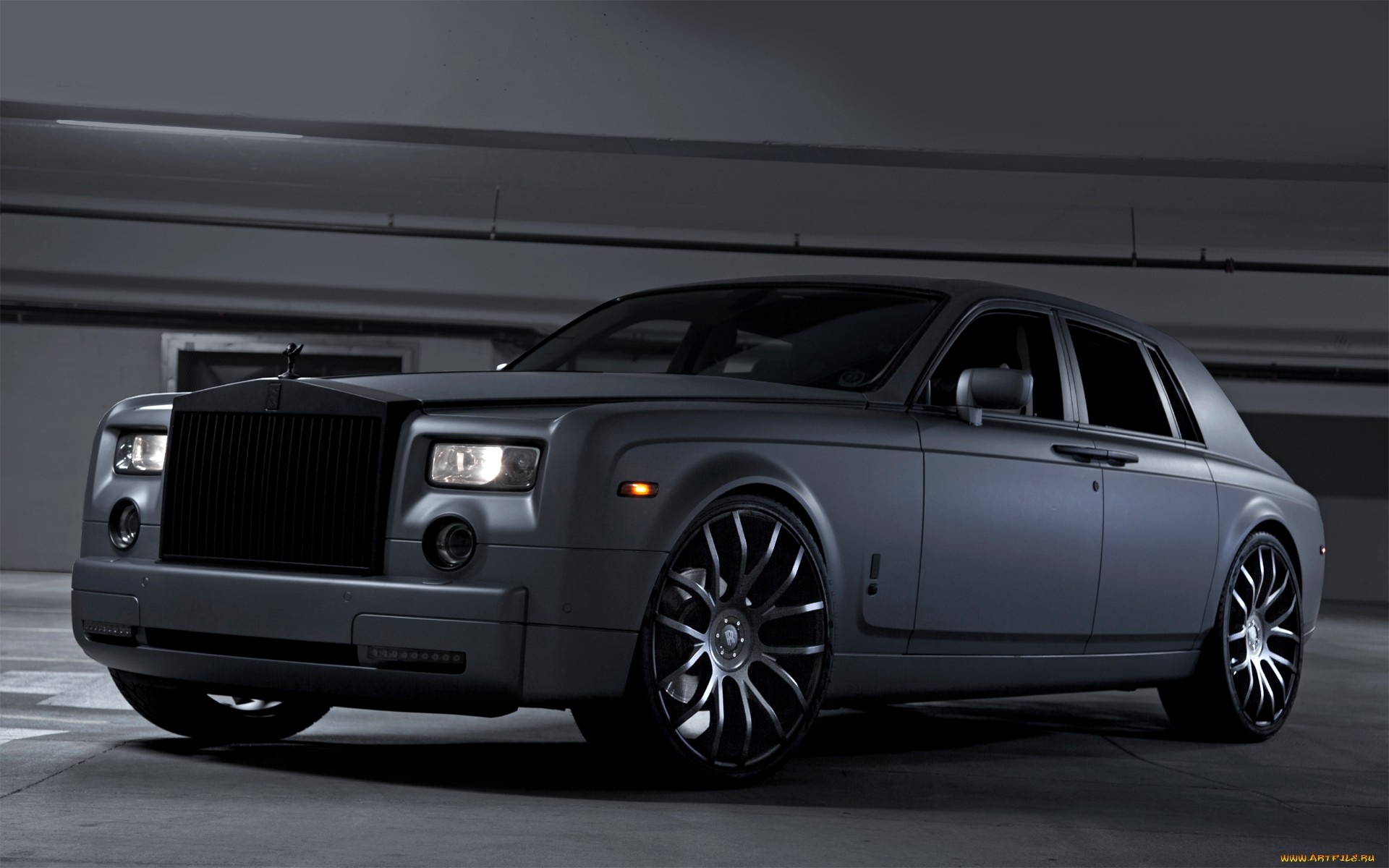 Roll rolls. Rolls Royce Phantom Black Matte. Роллс Ройс седан 2020. Rolls Royce Phantom Black. Роллс Ройс Фантом 2020 черный матовый.