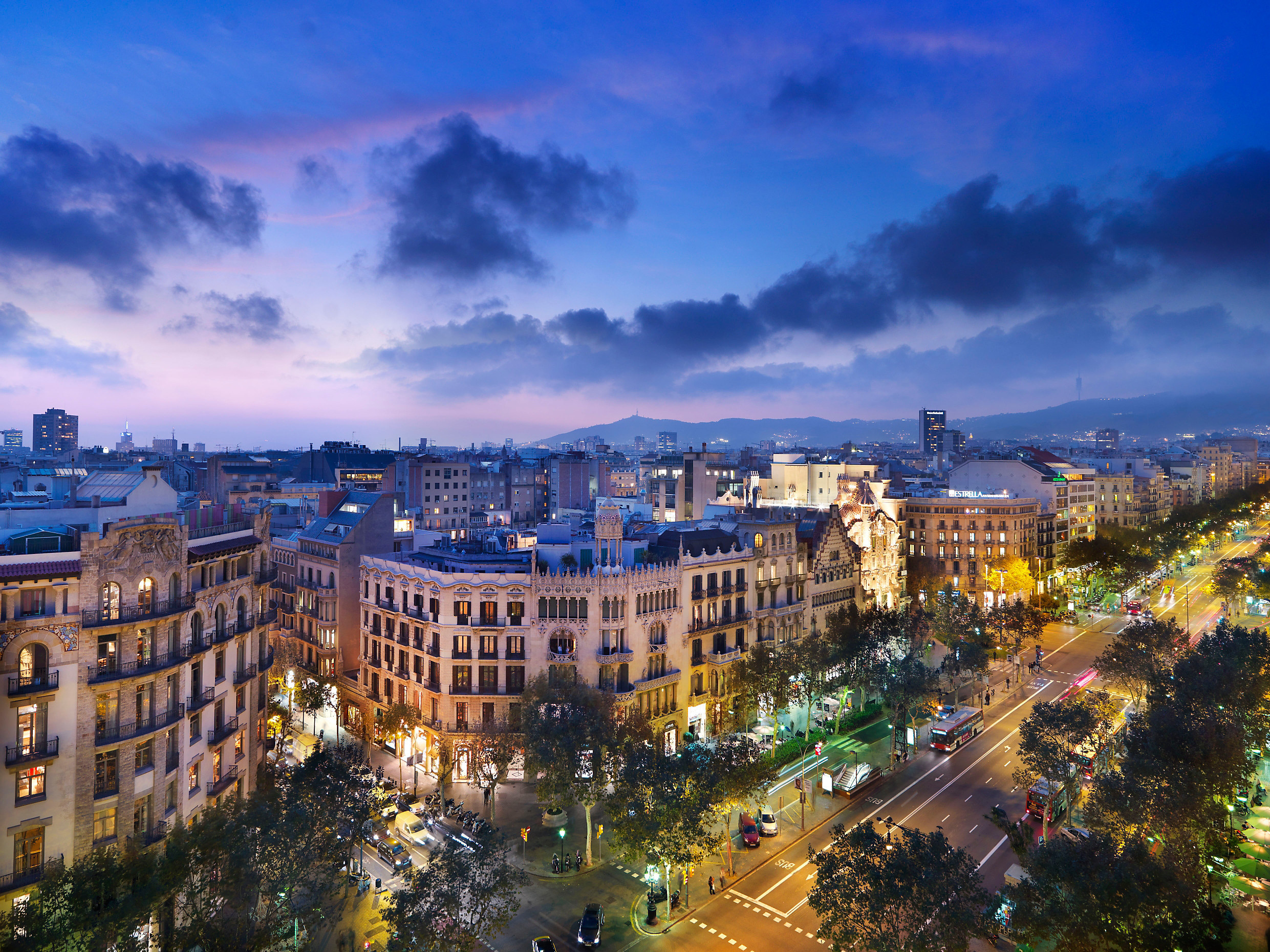 Обои испания, city, barcelona, spain, вечер, дома, улица, барселона на  рабочий стол