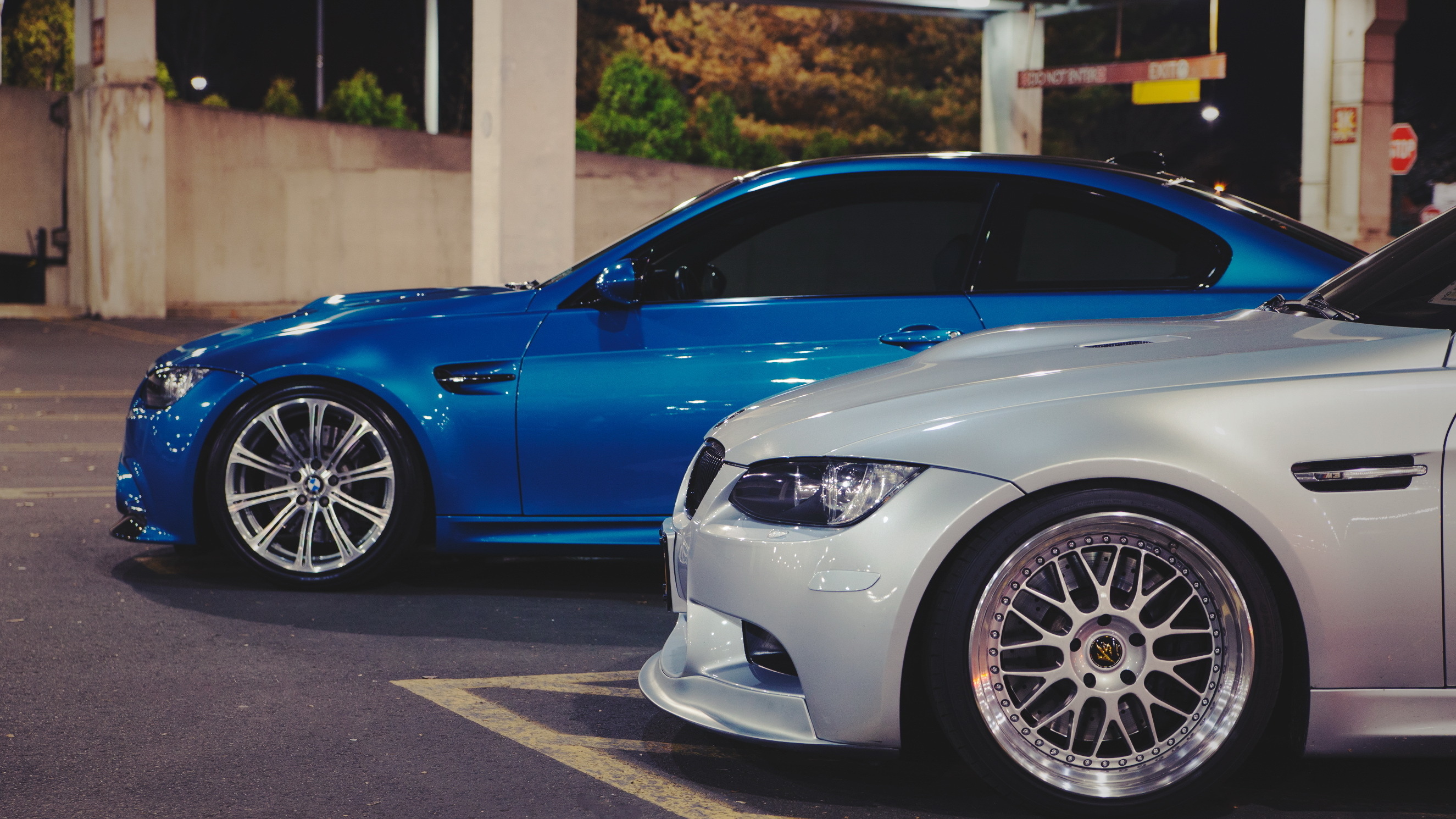 White blue 3. BMW m3 White. BMW m3 спорткар. BMW m3 Blue Sport. BMW m3 сбоку.