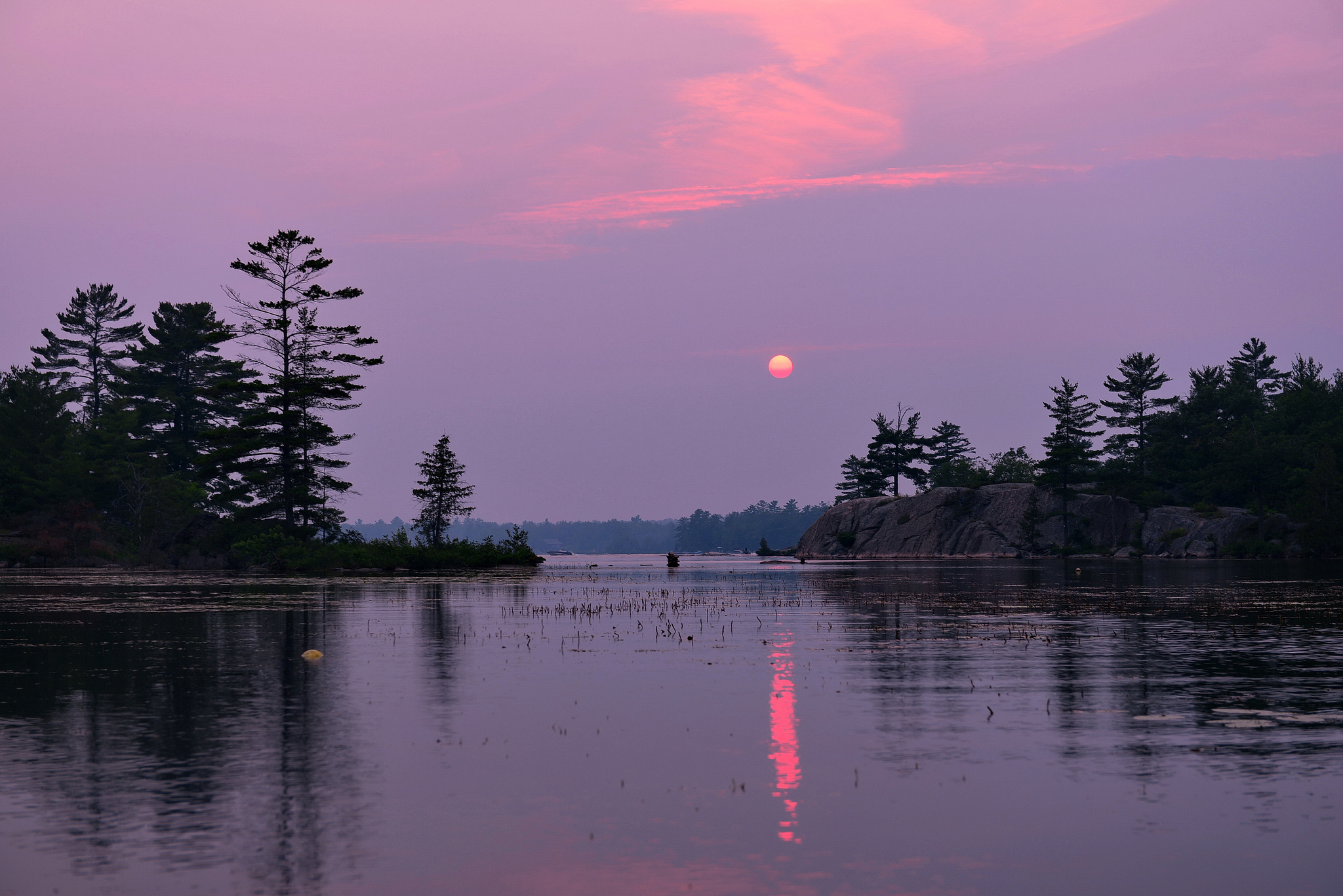 День ночь сумерки. Озеро Сумерки. Вечерний пейзаж. Сумерки природа. Розовый закат.