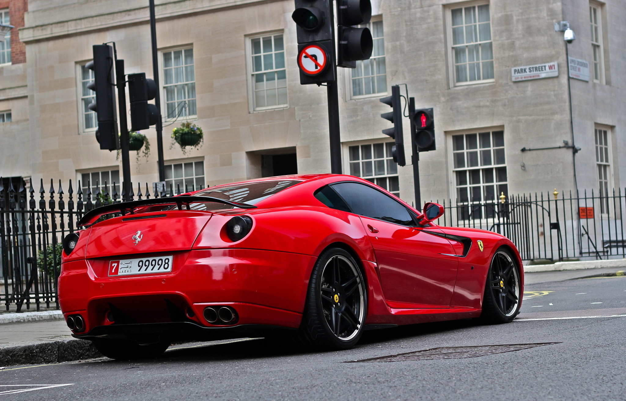 Ferrari 599 красная