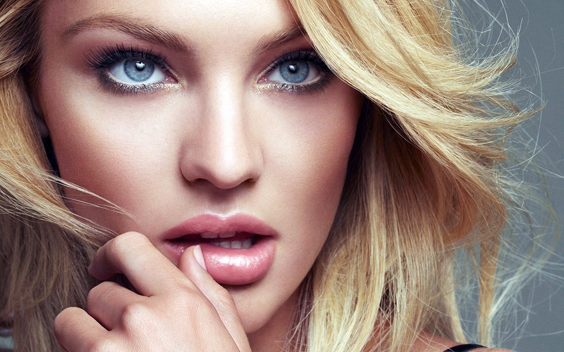 Красивые девушки фото блондинки с голубыми глазами