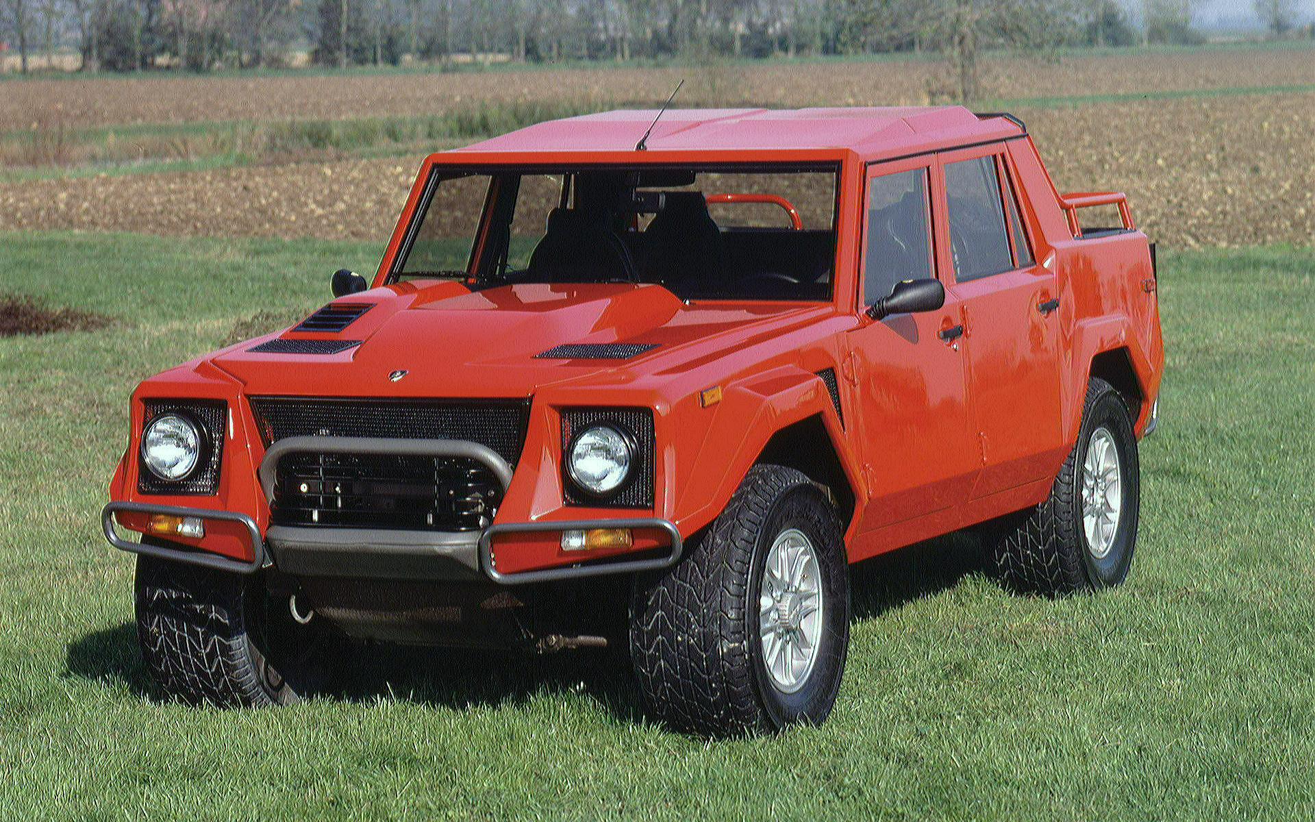 Внедорожник Lamborghini lm2