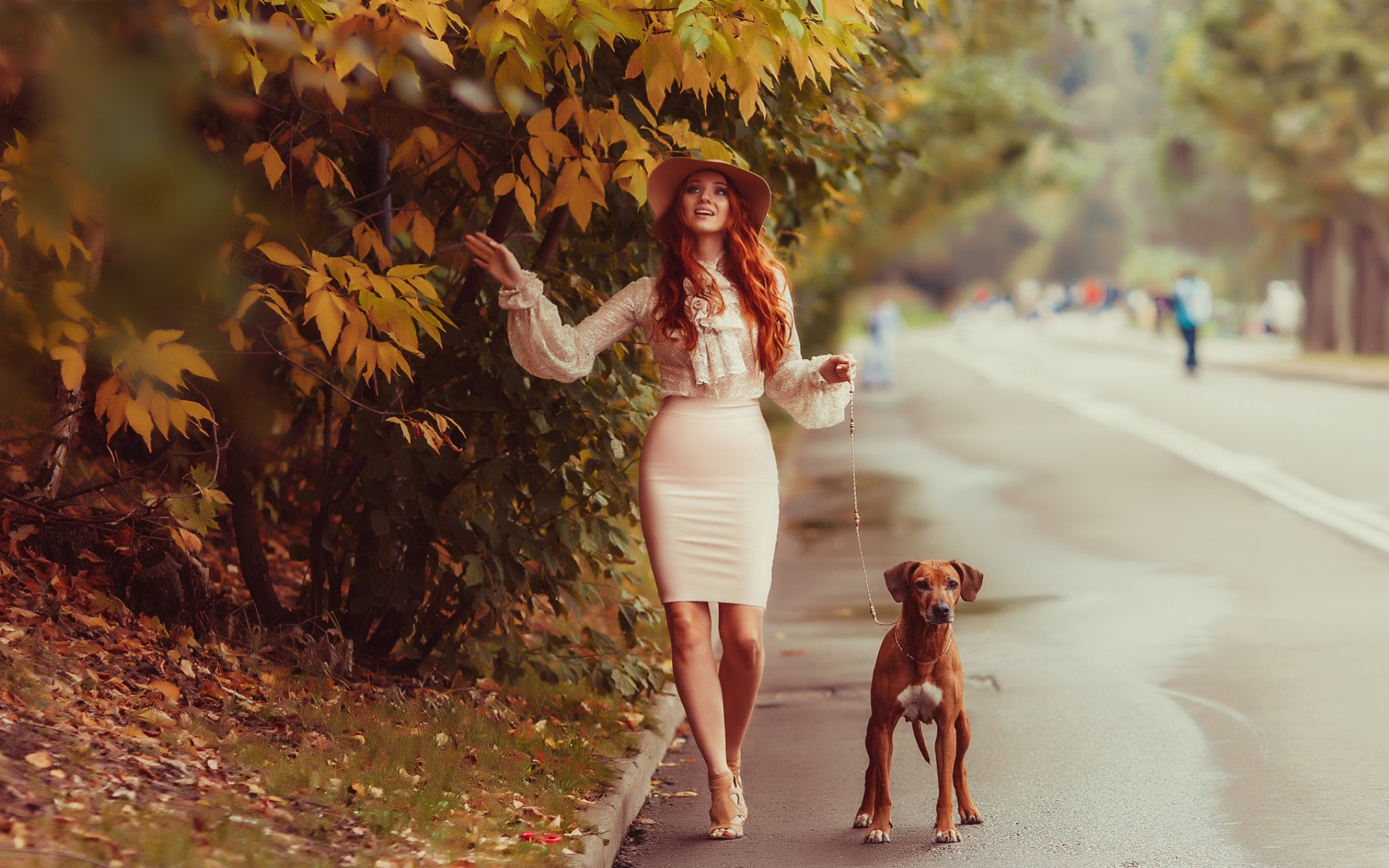 Девушка с собакой фото гуляет